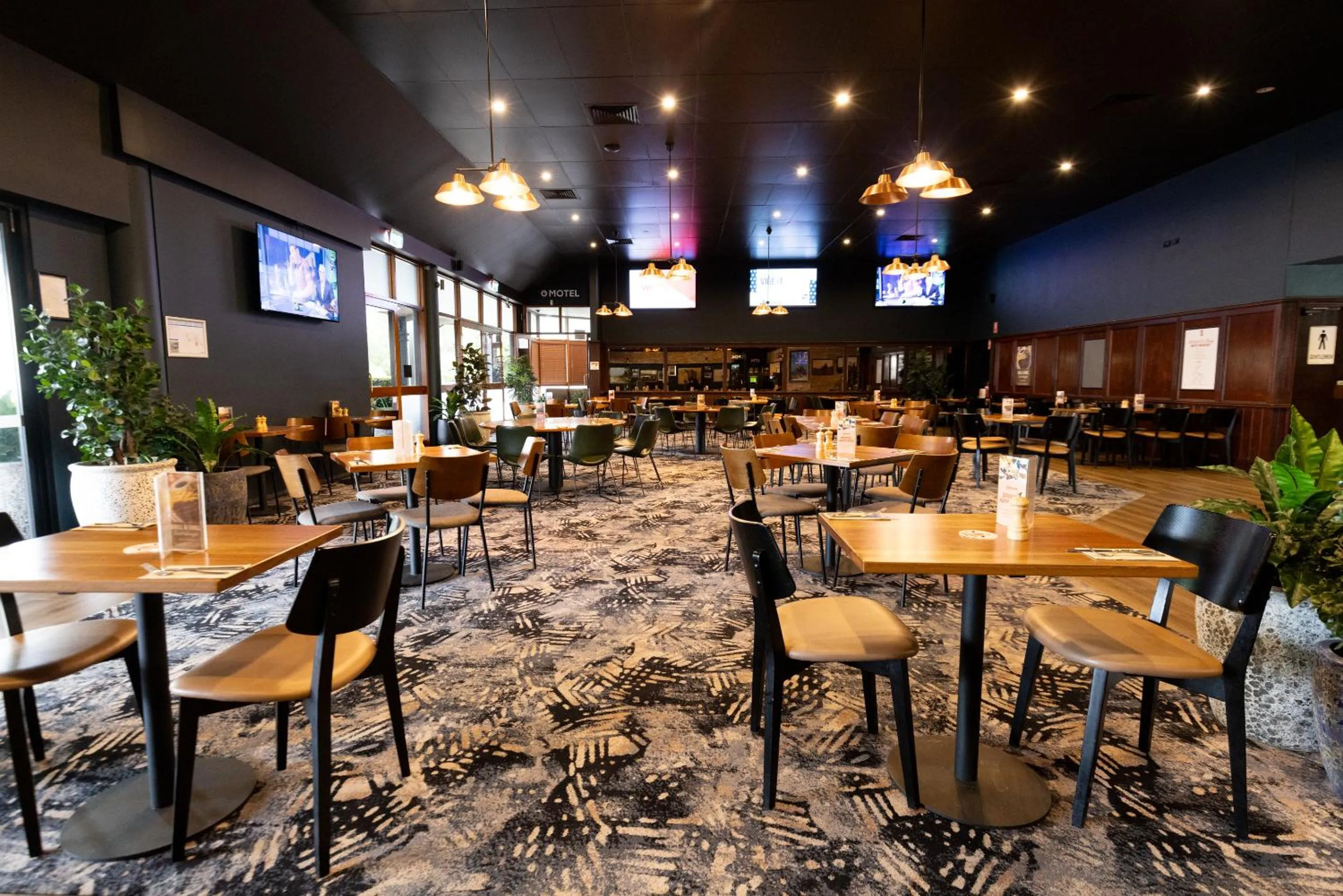 Restaurant/places to eat in Sundowner Hotel Motel