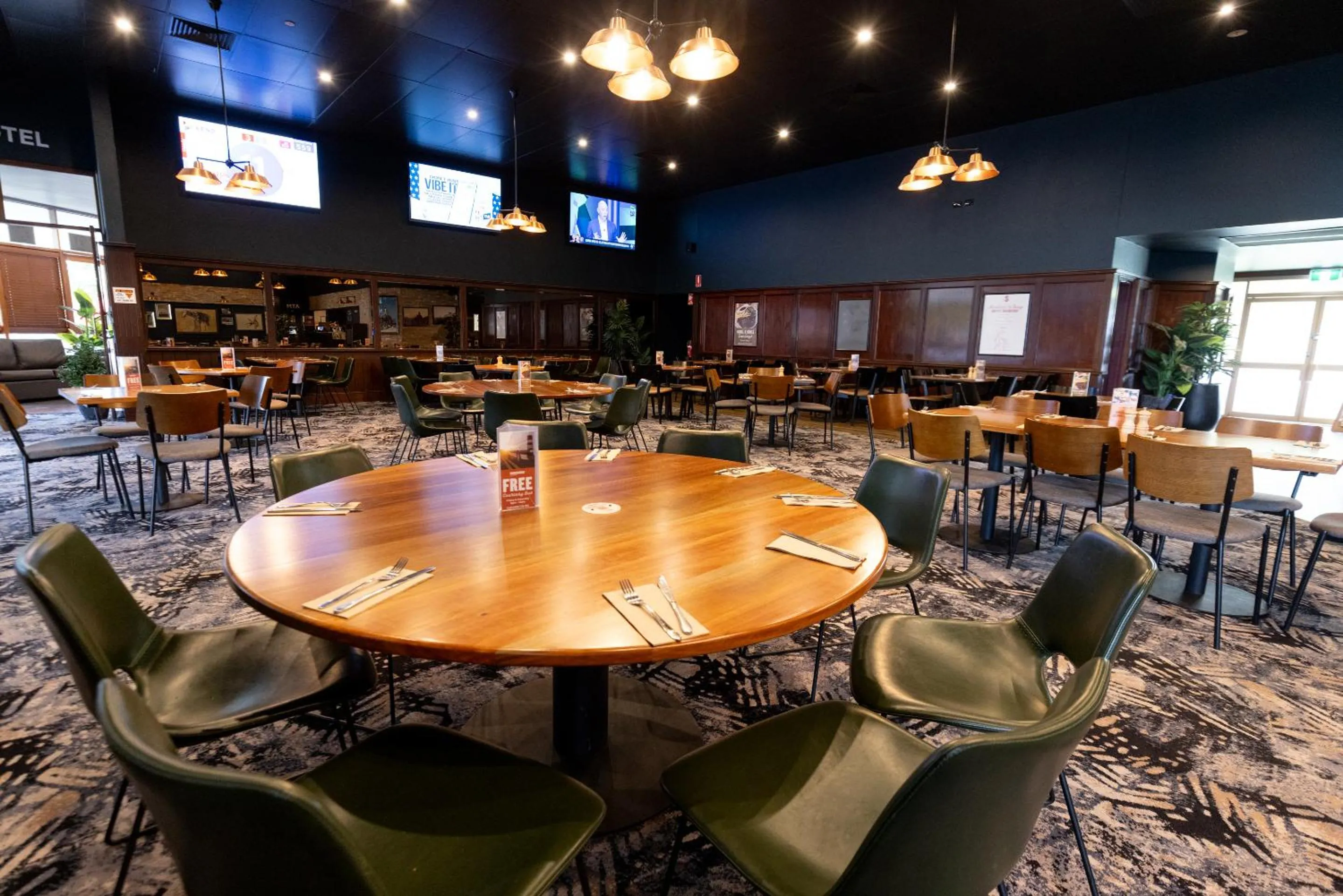 Restaurant/places to eat in Sundowner Hotel Motel