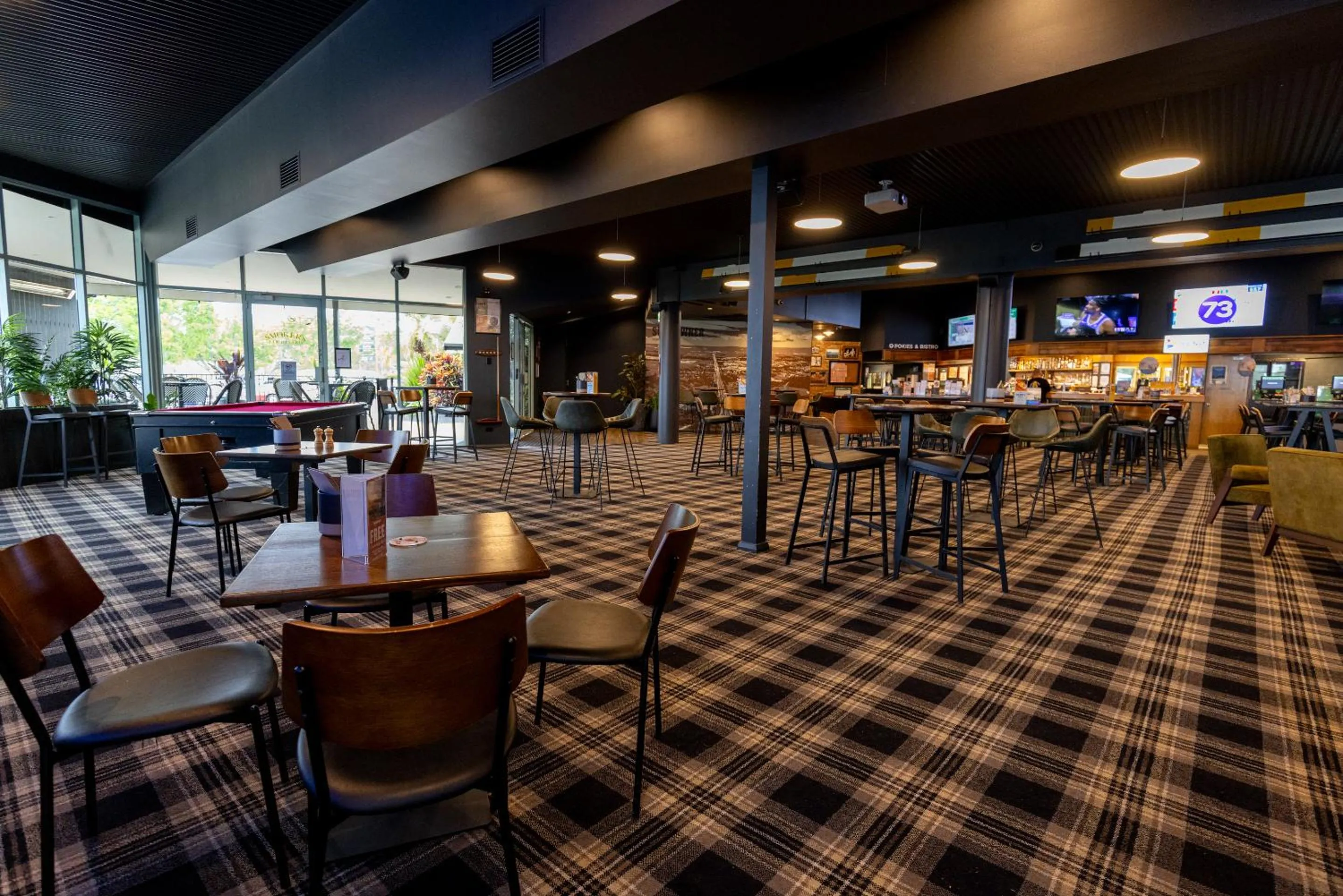 Restaurant/places to eat in Sundowner Hotel Motel