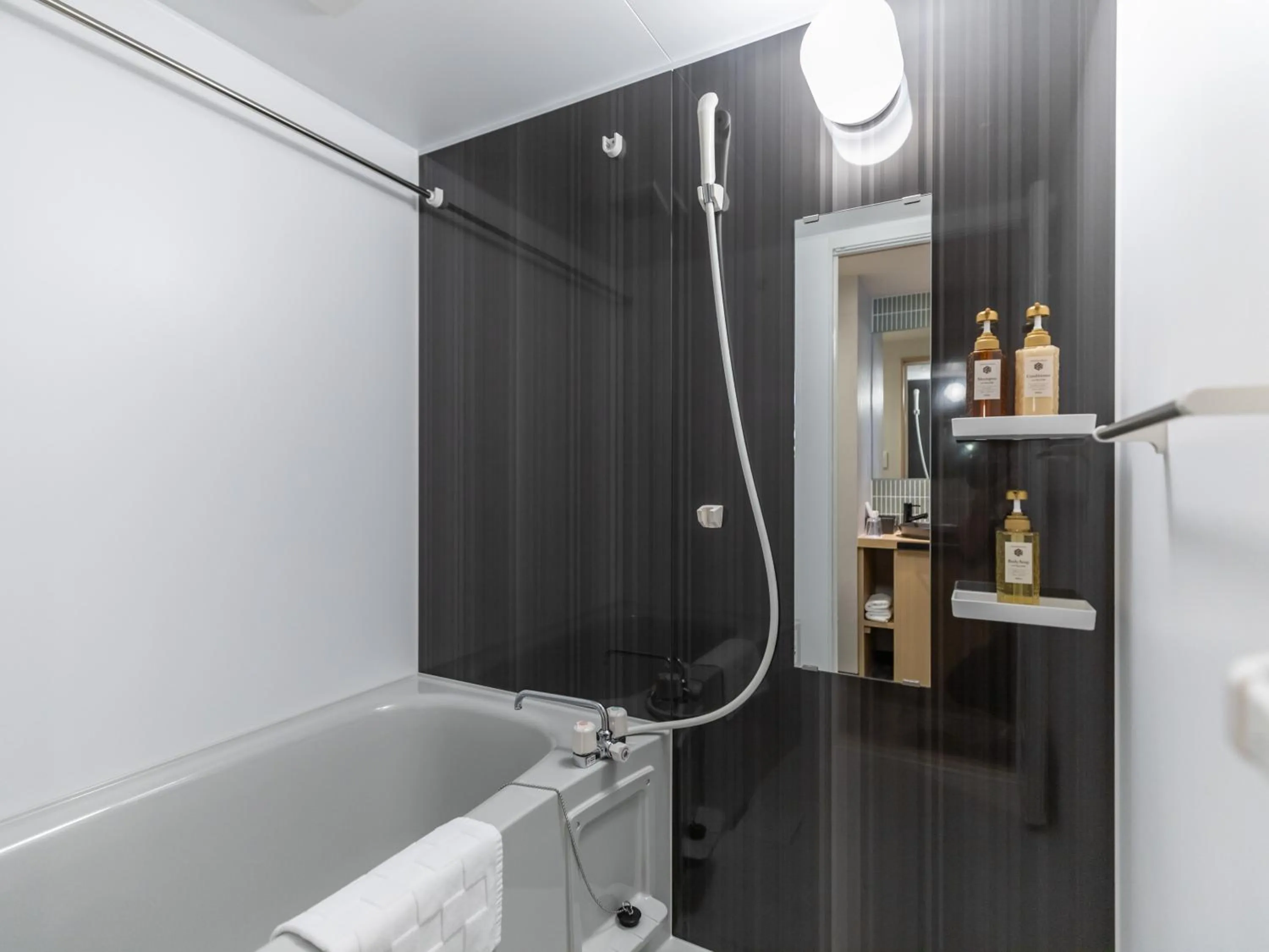 Shower in Tabist GROOVE KYOTO OKOSHIYASU