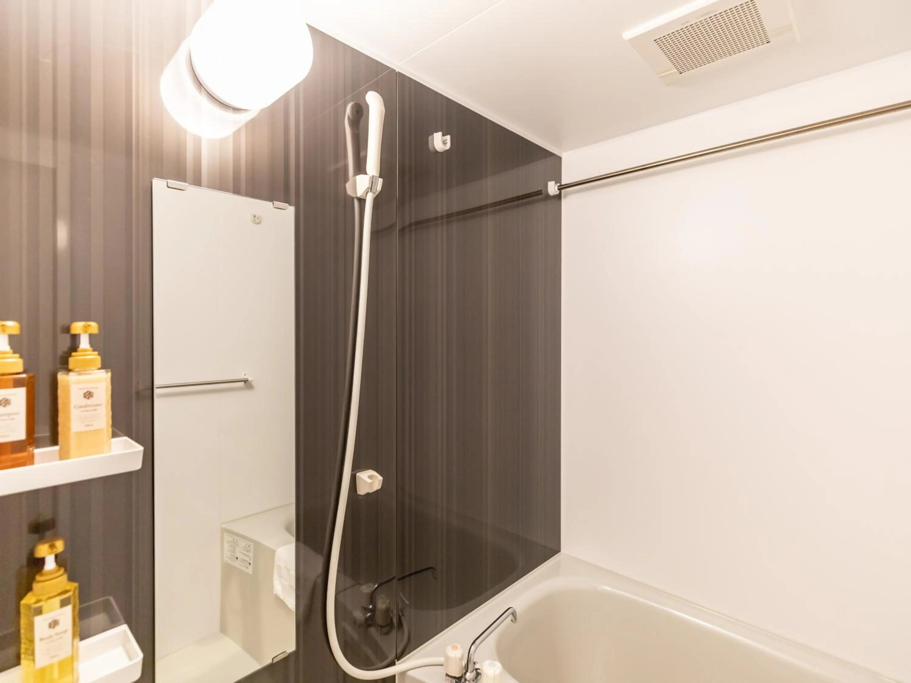 Shower in Tabist GROOVE KYOTO OKOSHIYASU