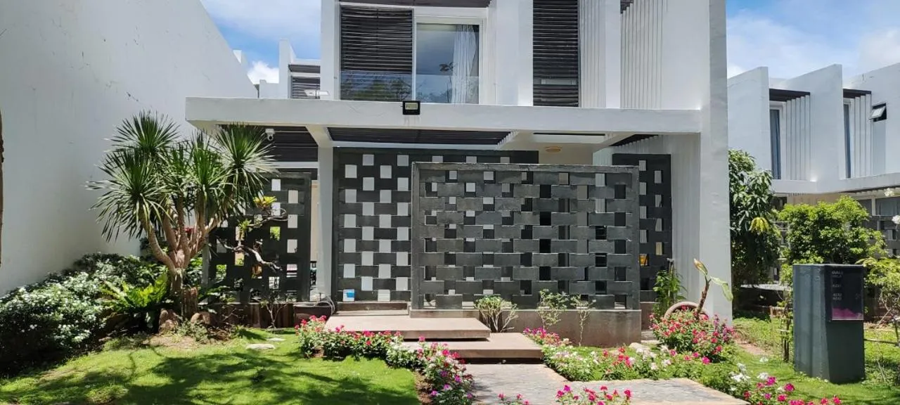 Property Building in OCEANAMI VILLAS & BEACH CLUB