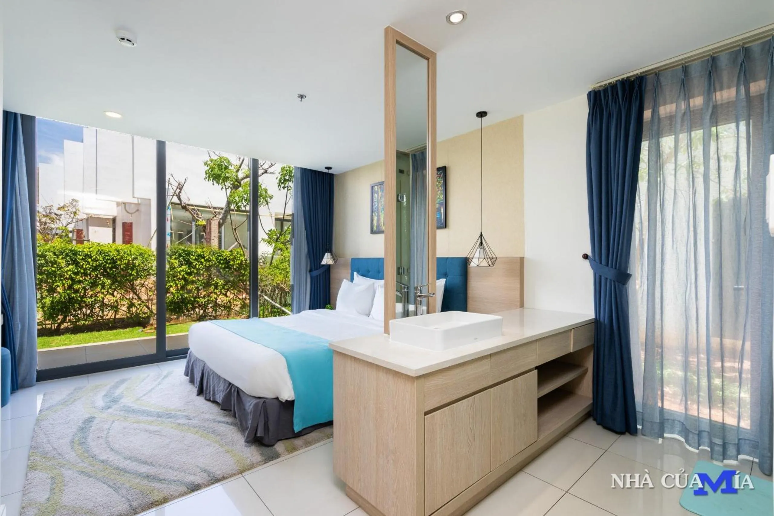 Bathroom in OCEANAMI VILLAS & BEACH CLUB