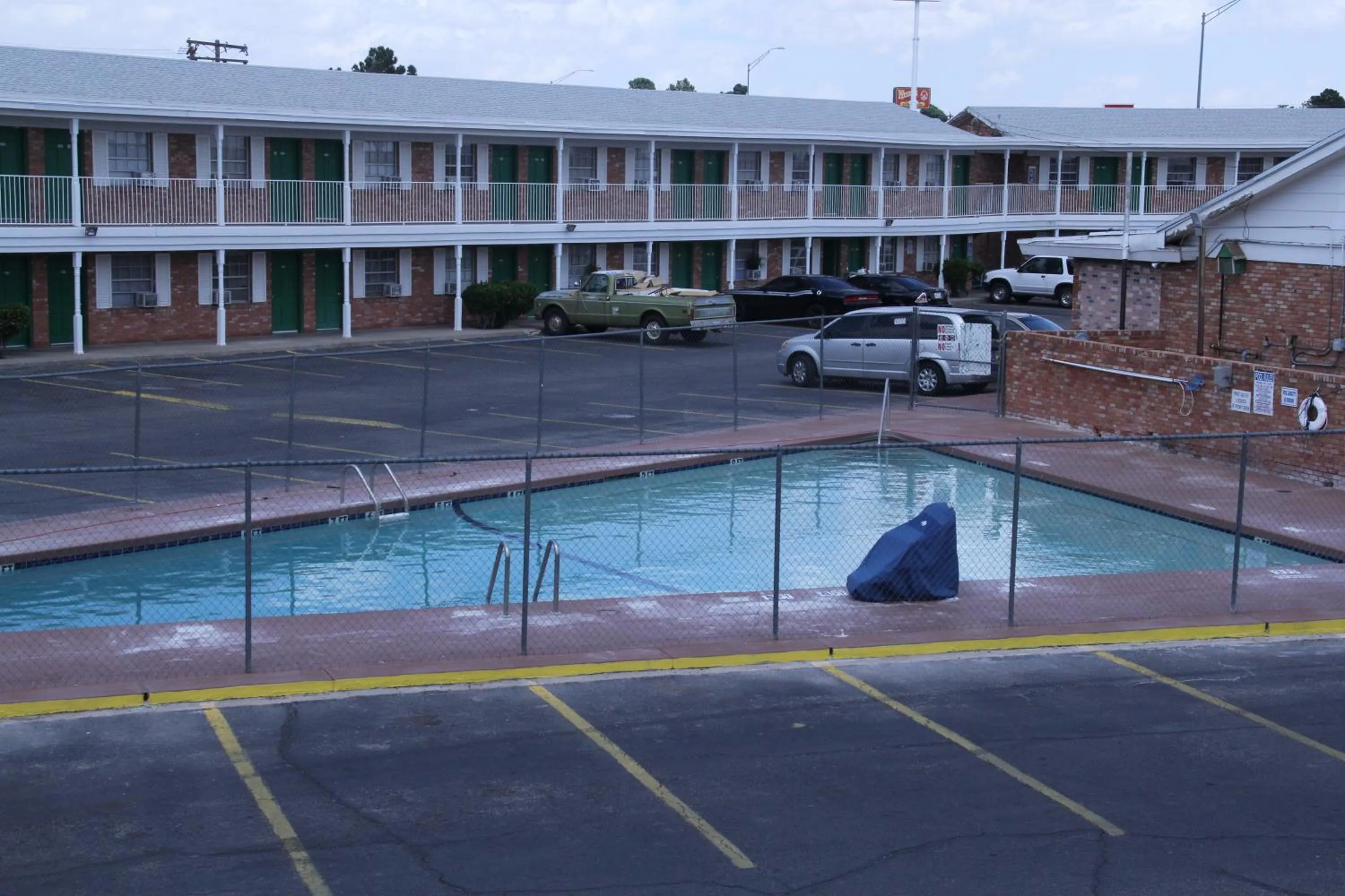 Swimming pool in Super Lodge Motel El Paso