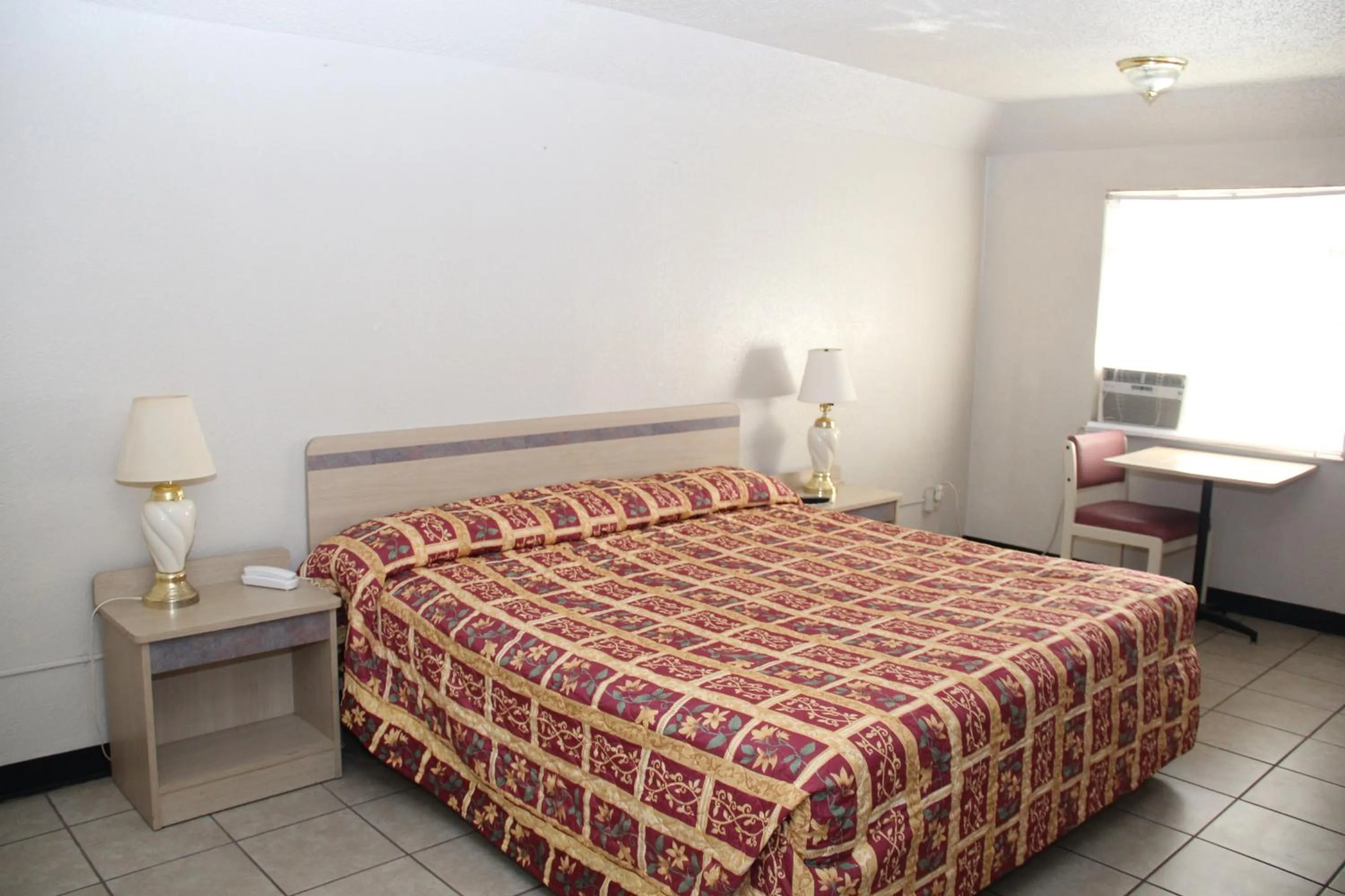 Bed in Super Lodge Motel El Paso