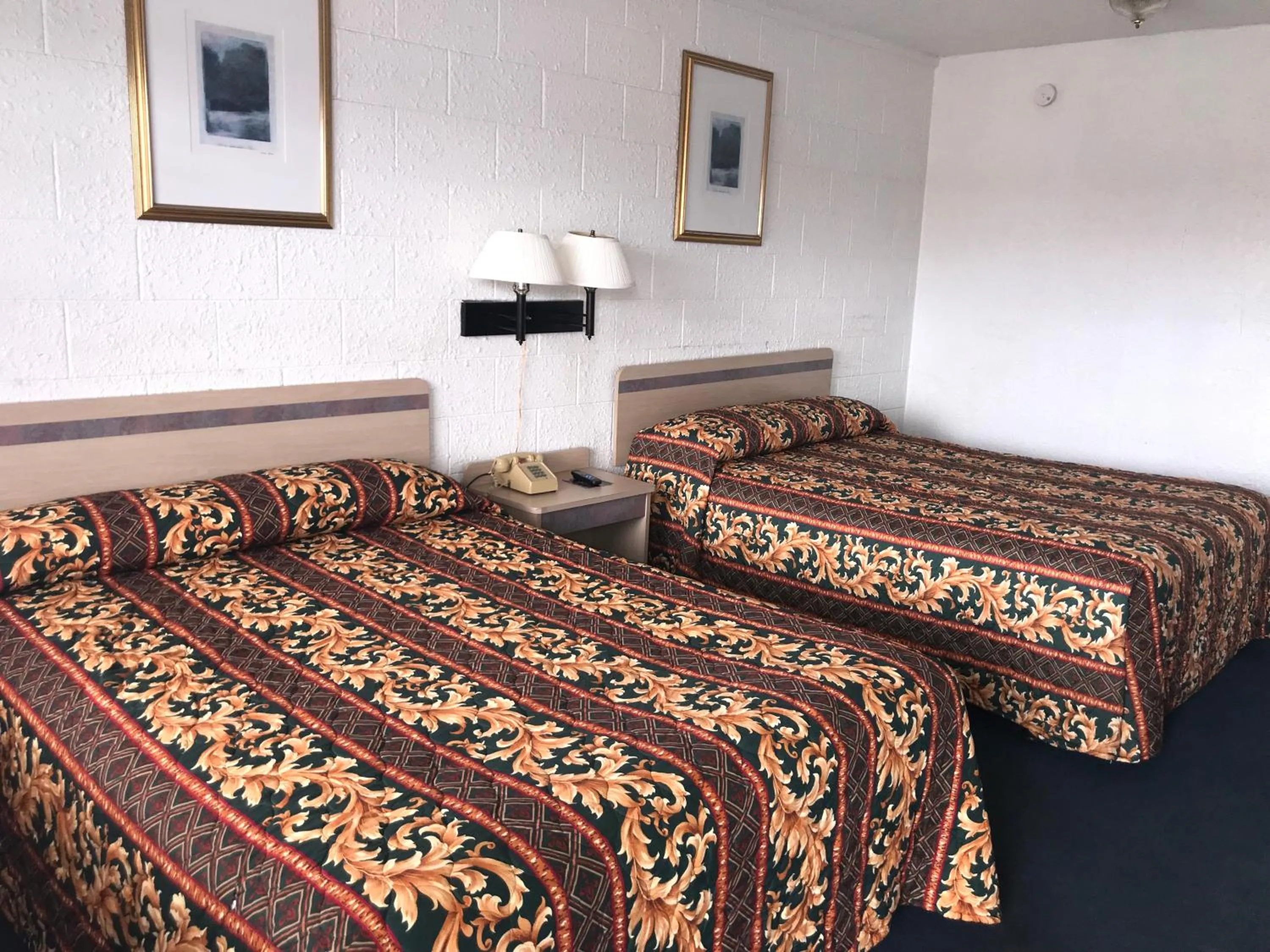 Bed in Super Lodge Motel El Paso