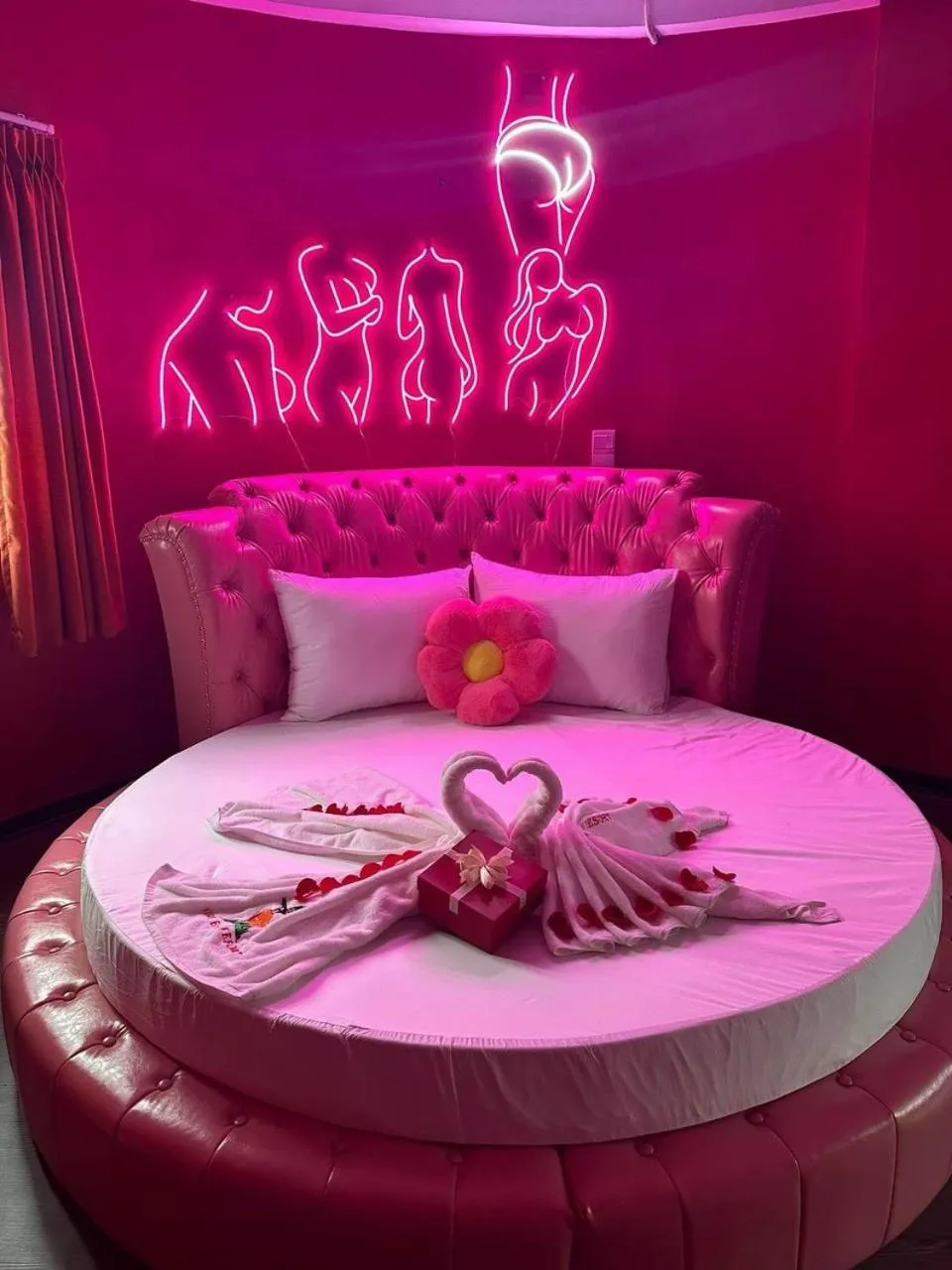 Bed in King Bavi Resort