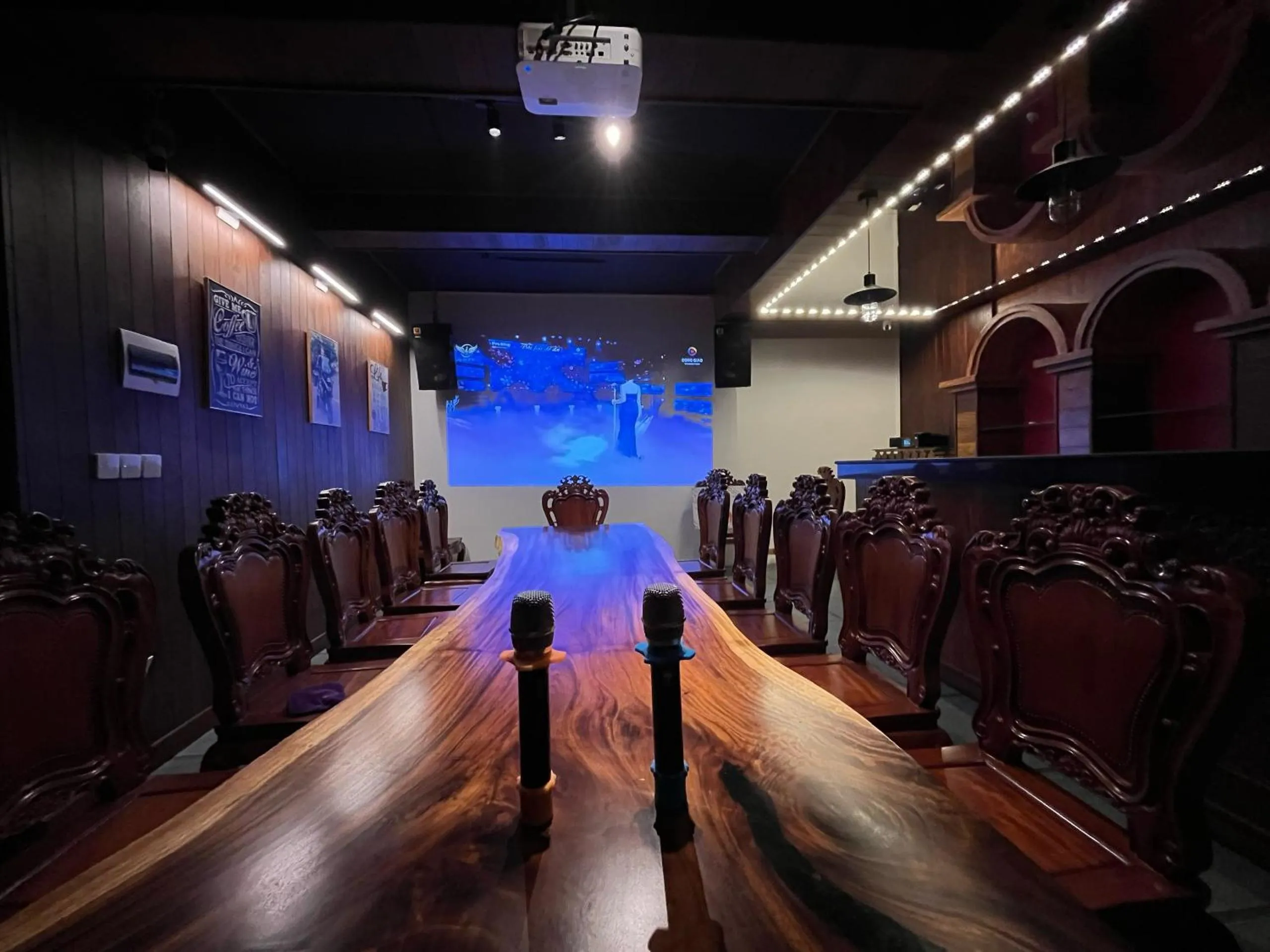 Karaoke in King Bavi Resort