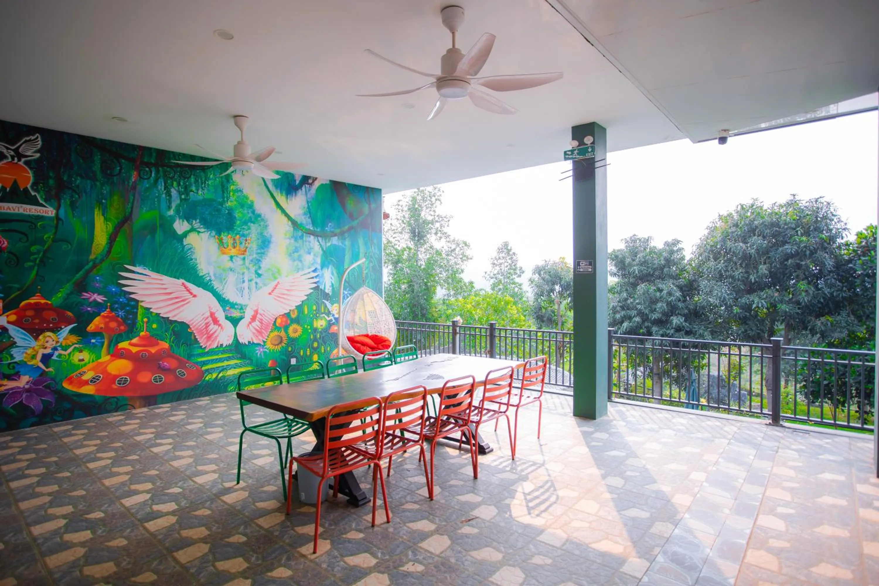 Communal lounge/ TV room in King Bavi Resort