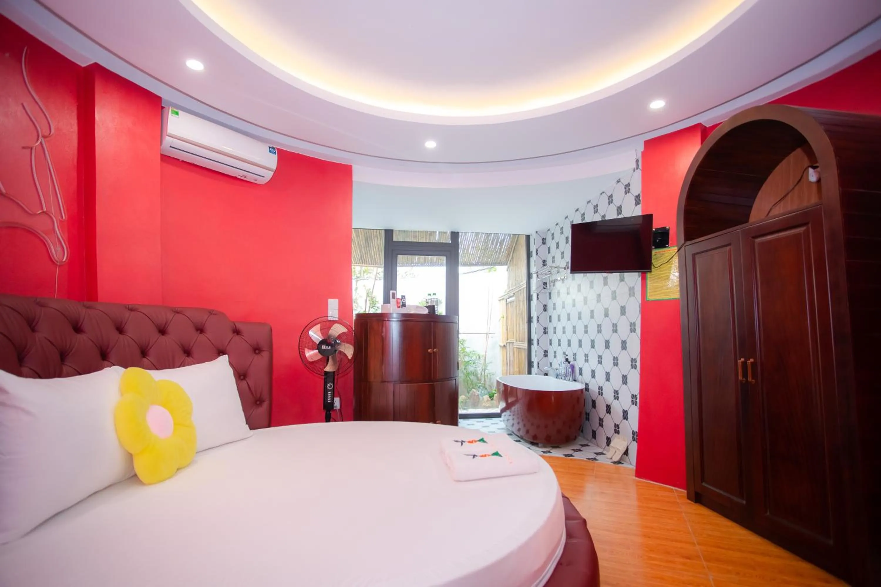 Bath in King Bavi Resort