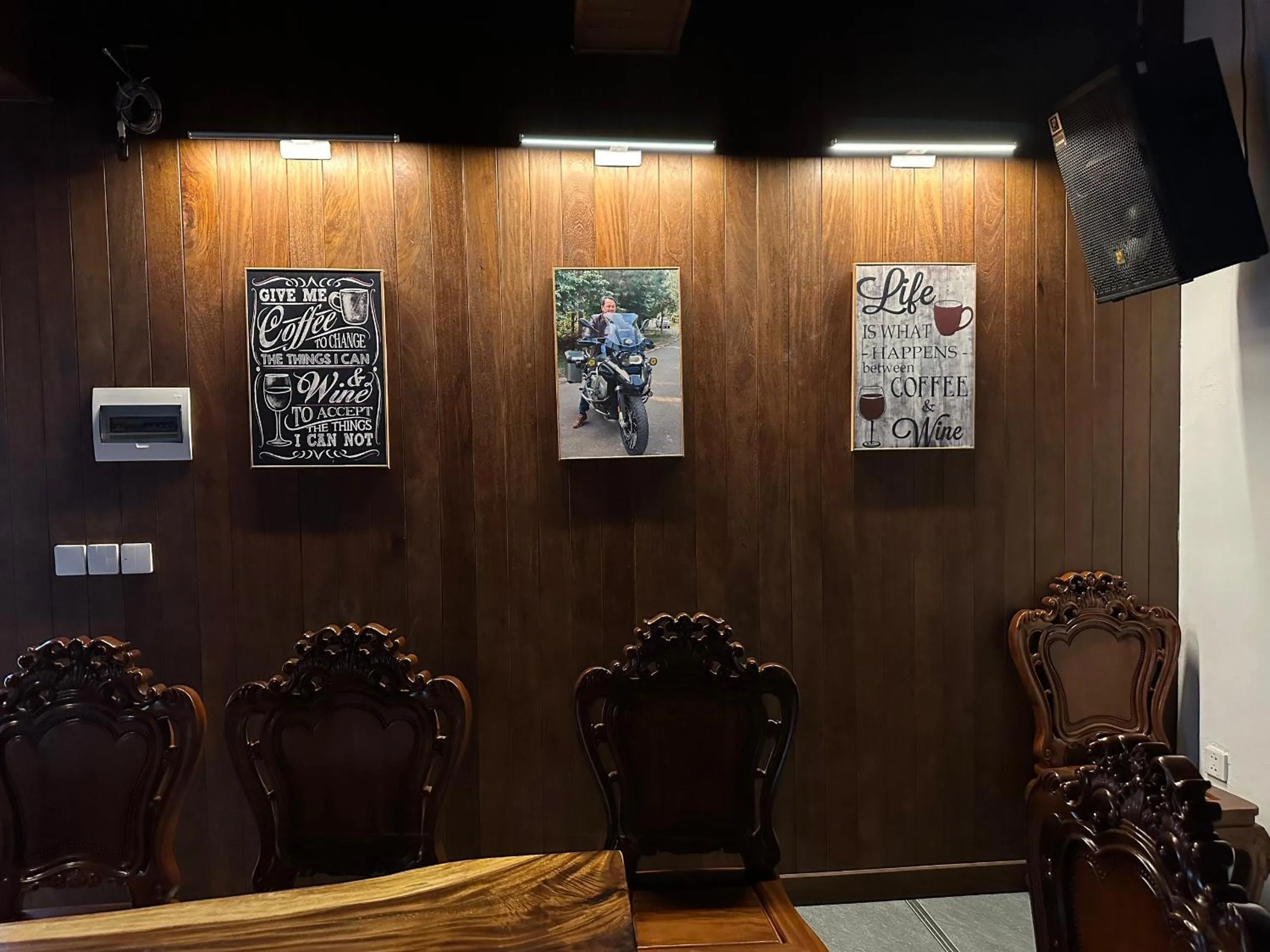 Lounge or bar in King Bavi Resort