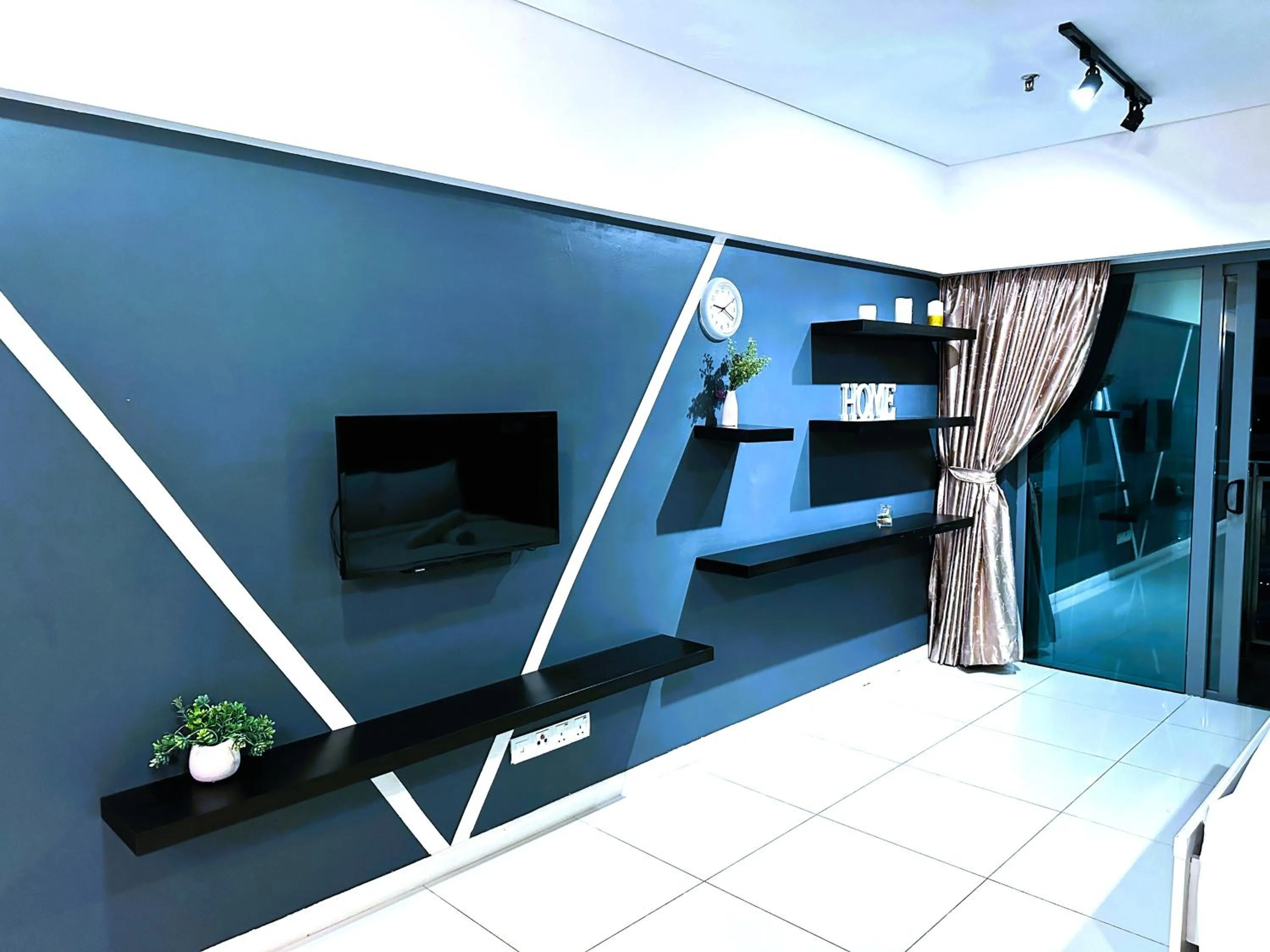 Communal lounge/ TV room, Bed in Summer Suites KLCC by Luna KL