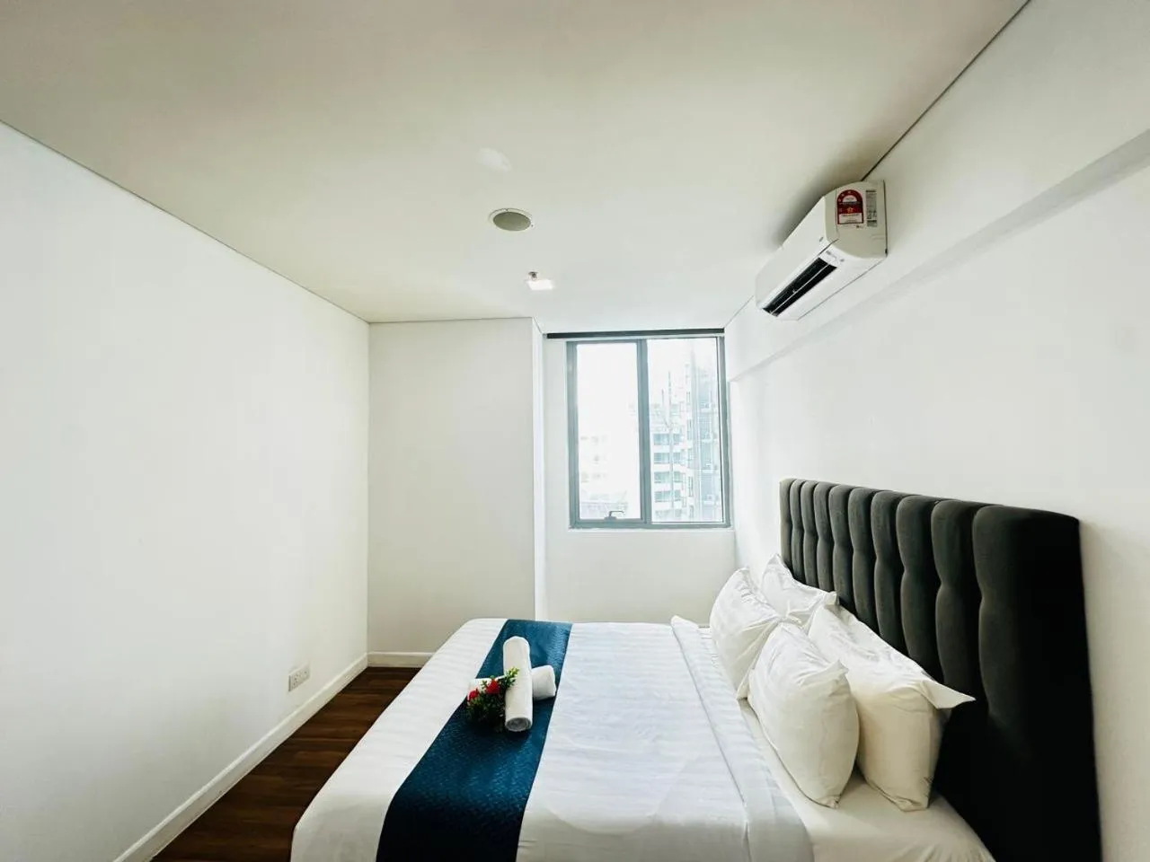 Bed in Summer Suites KLCC by Luna KL