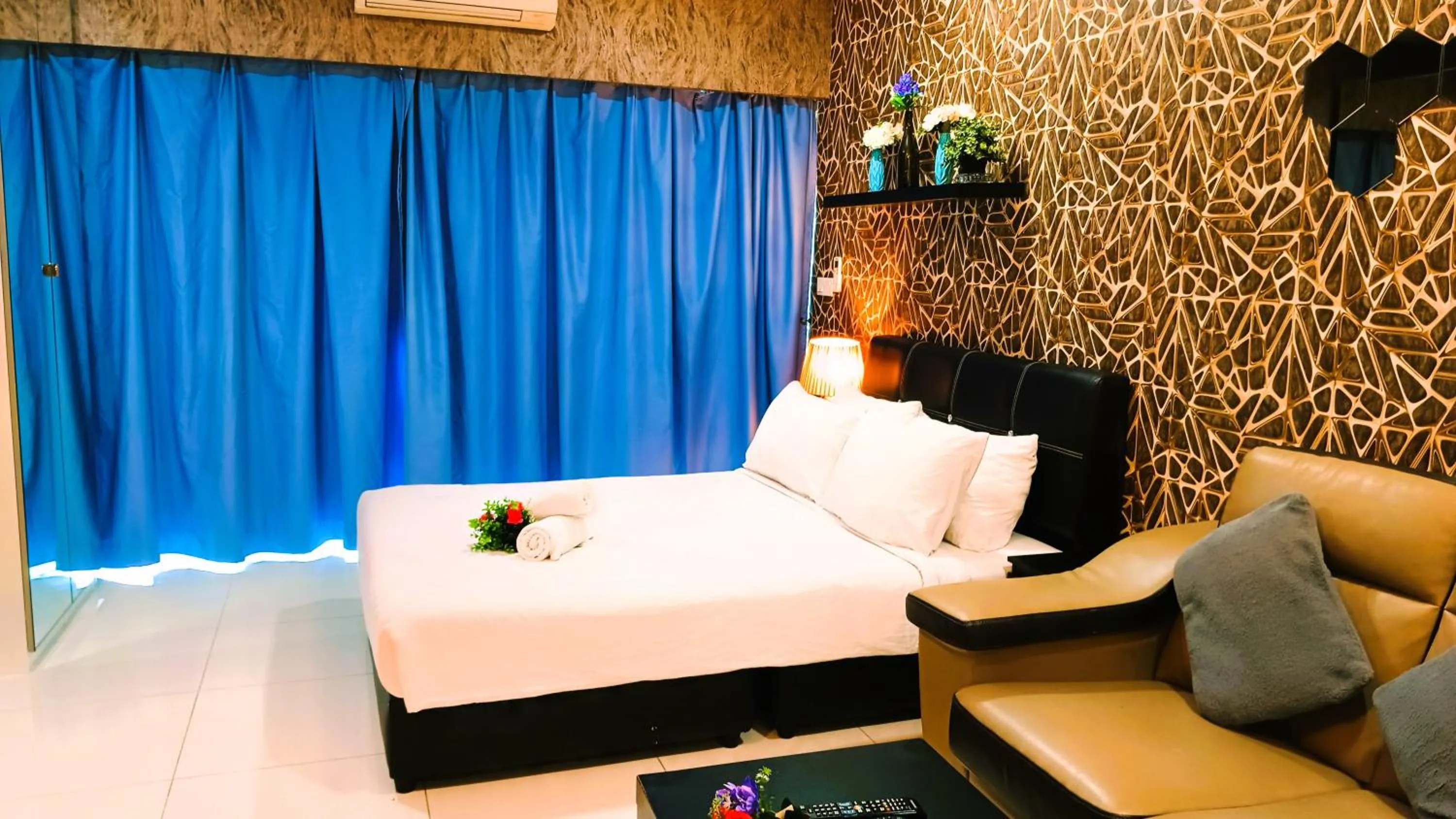 Bed in Summer Suites KLCC by Luna KL