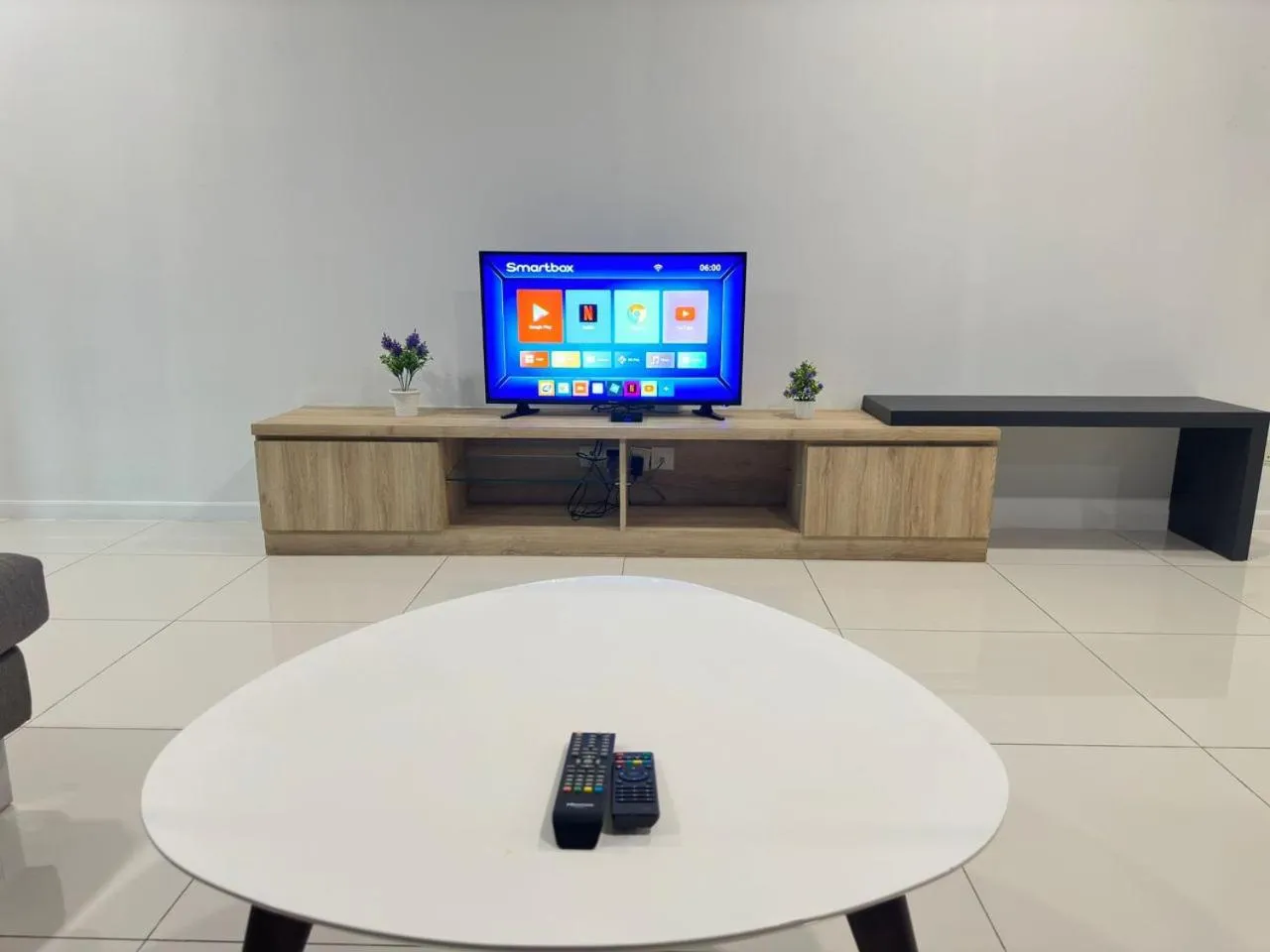 Communal lounge/ TV room in Summer Suites KLCC by Luna KL