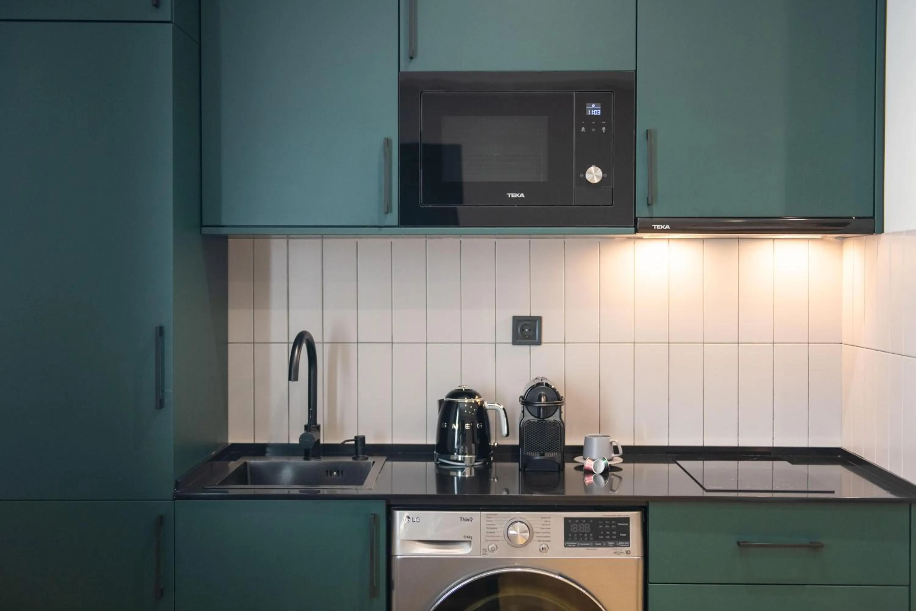 Kitchen or kitchenette in Qstay Gratus Tbilisi