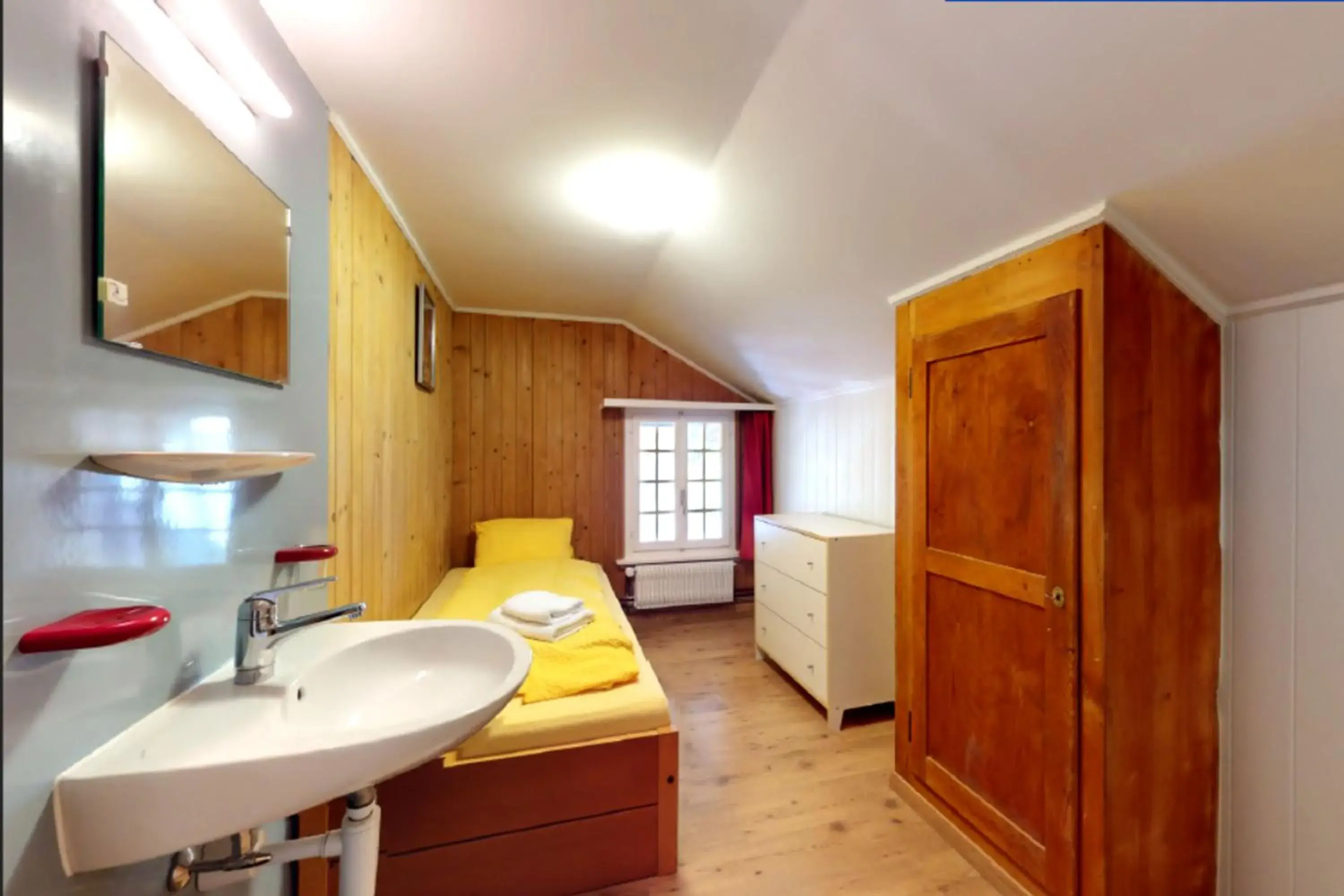 Single Room with Shared Bathroom in Gadmen Alpenrose, Switzerland Single Room with Shared Bathroom in Gadmen Alpenrose, Switzerland