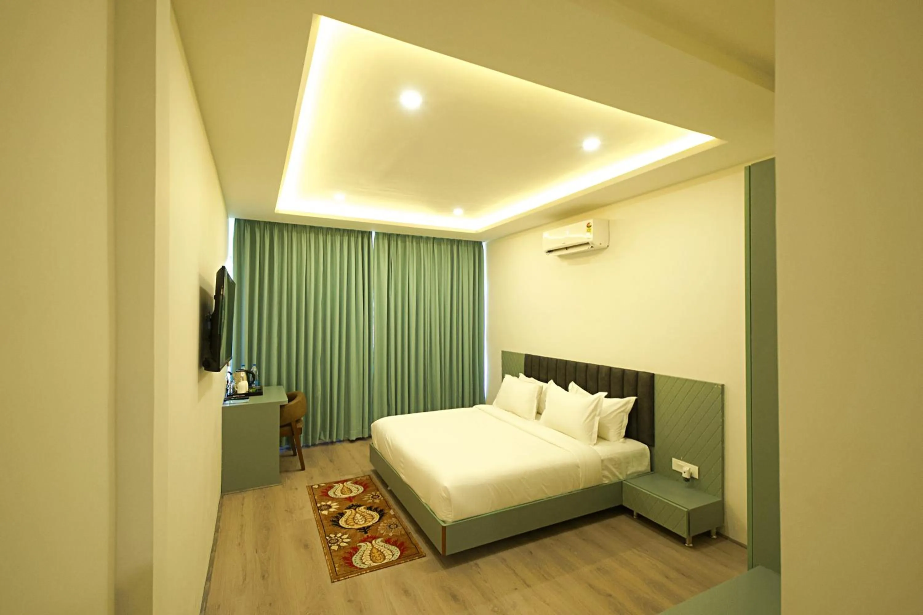 Bedroom, Bed in Veerdency Luxury resort