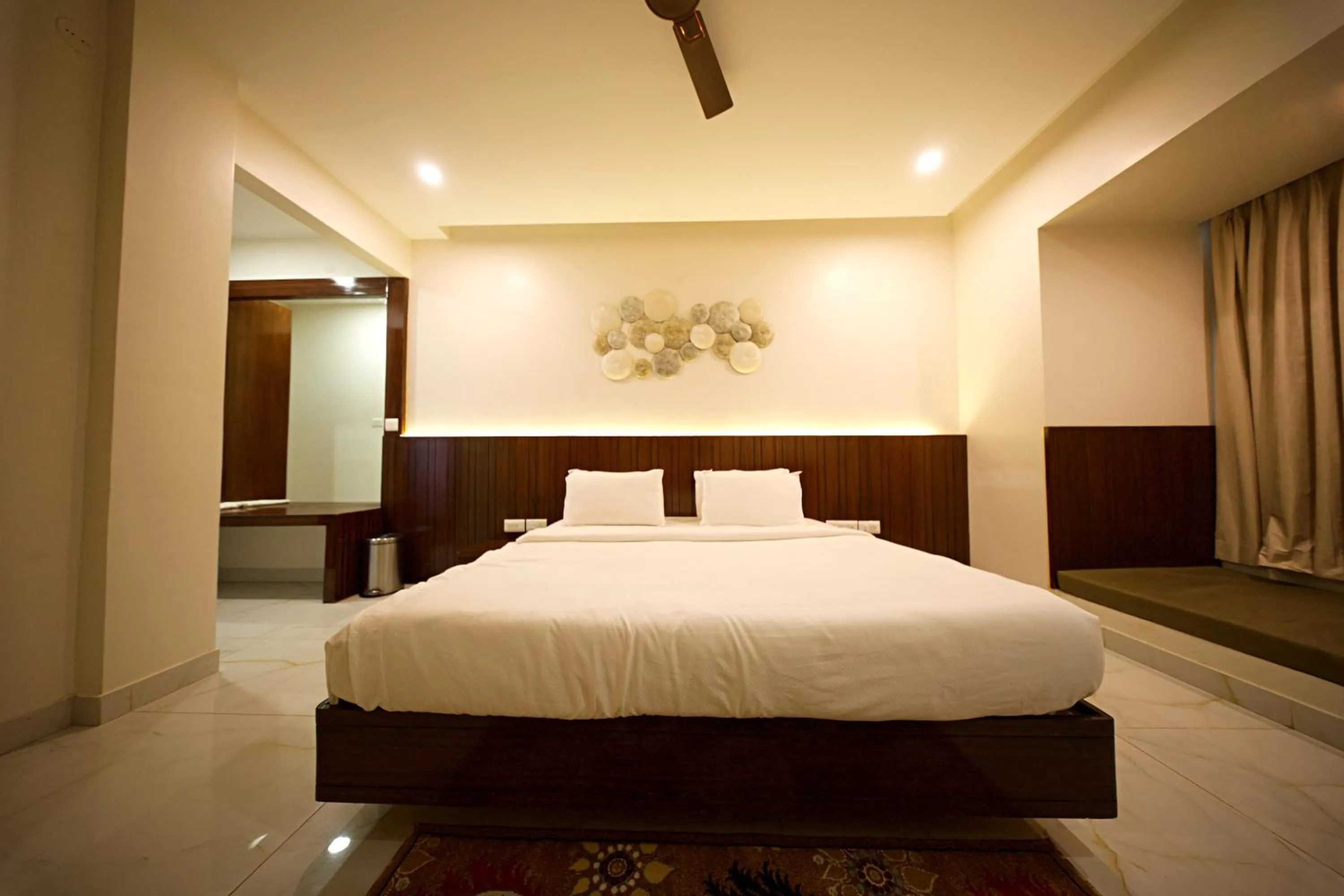 Bedroom, Bed in Veerdency Luxury resort