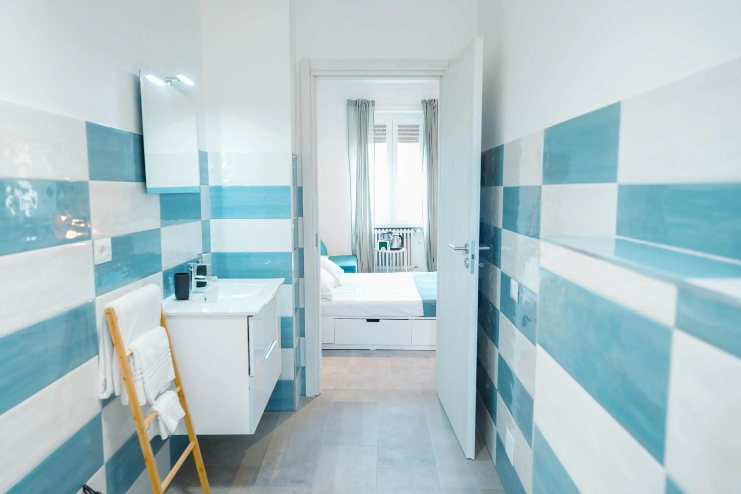 Bathroom, Bed in Salotto Tiburtino