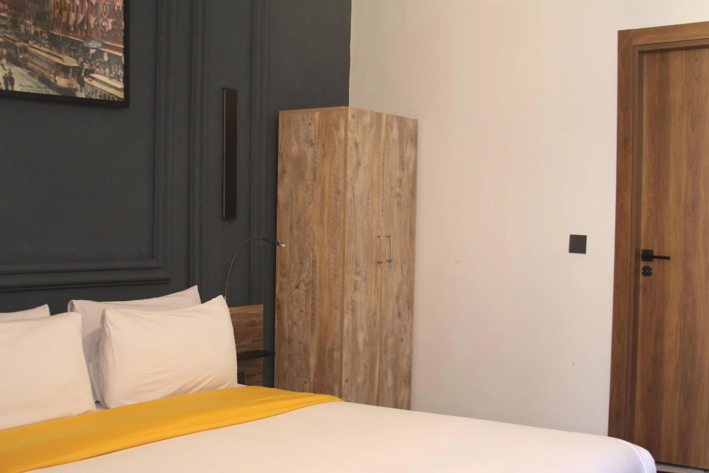 Bed in The Hotel Syracuse