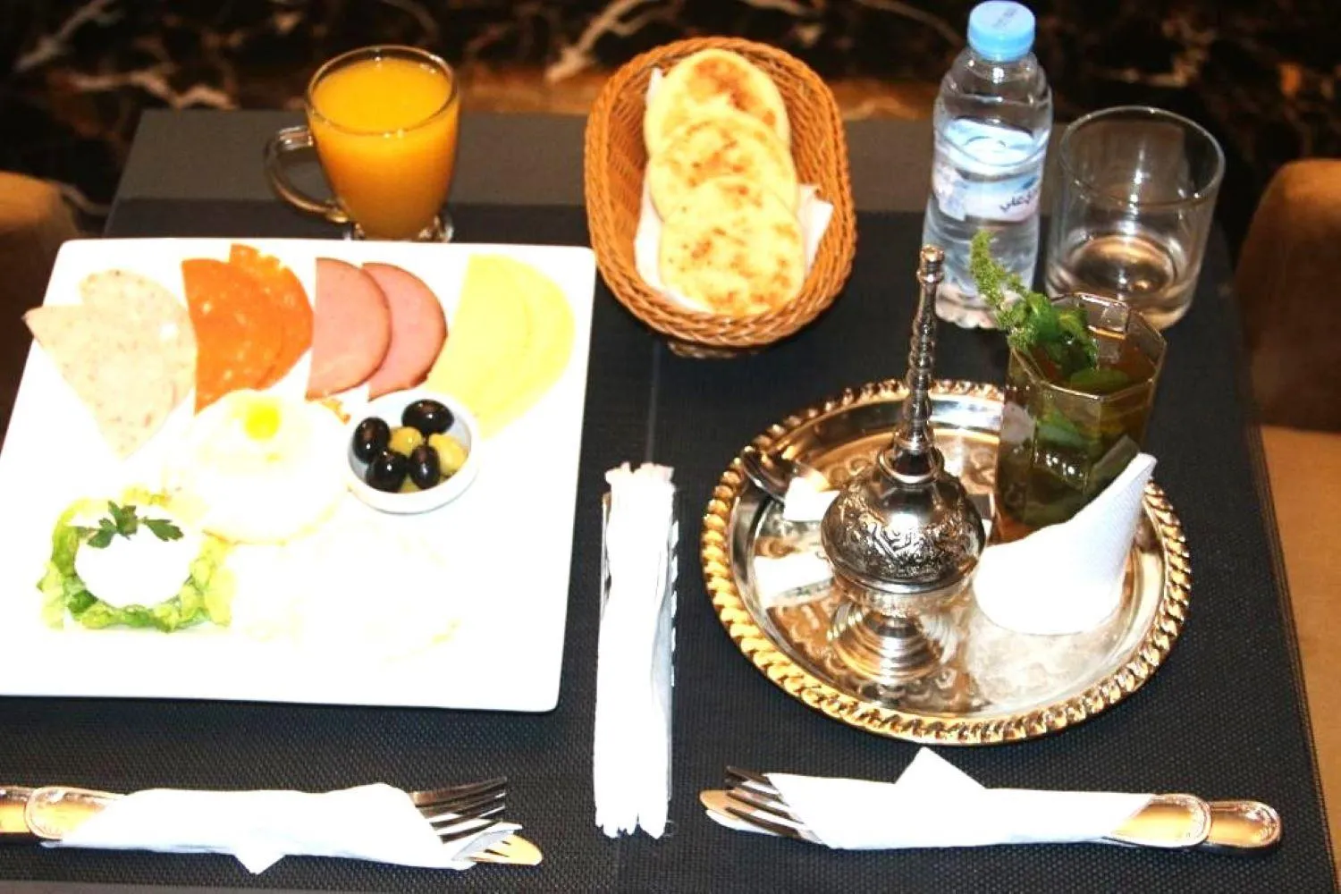 Restaurant/places to eat in The Hotel Syracuse