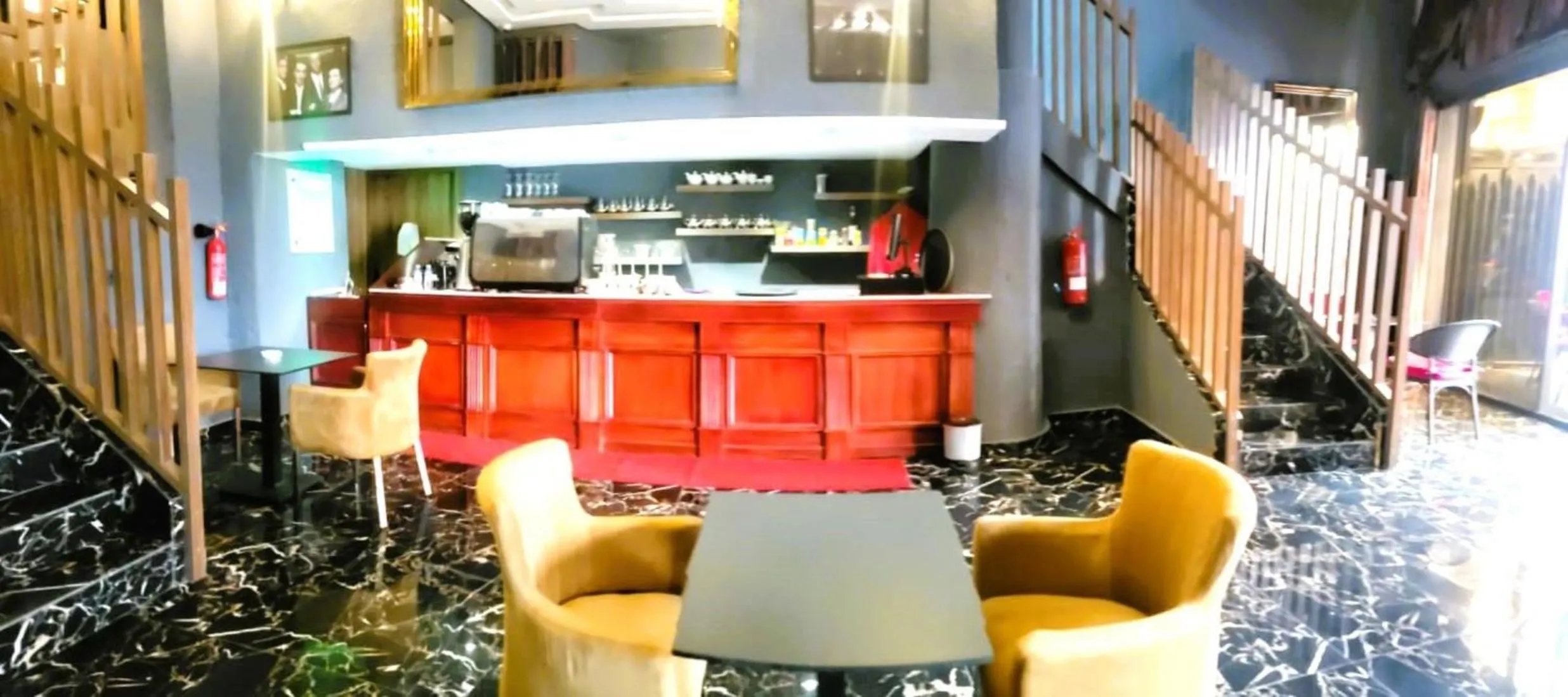 Restaurant/places to eat in The Hotel Syracuse