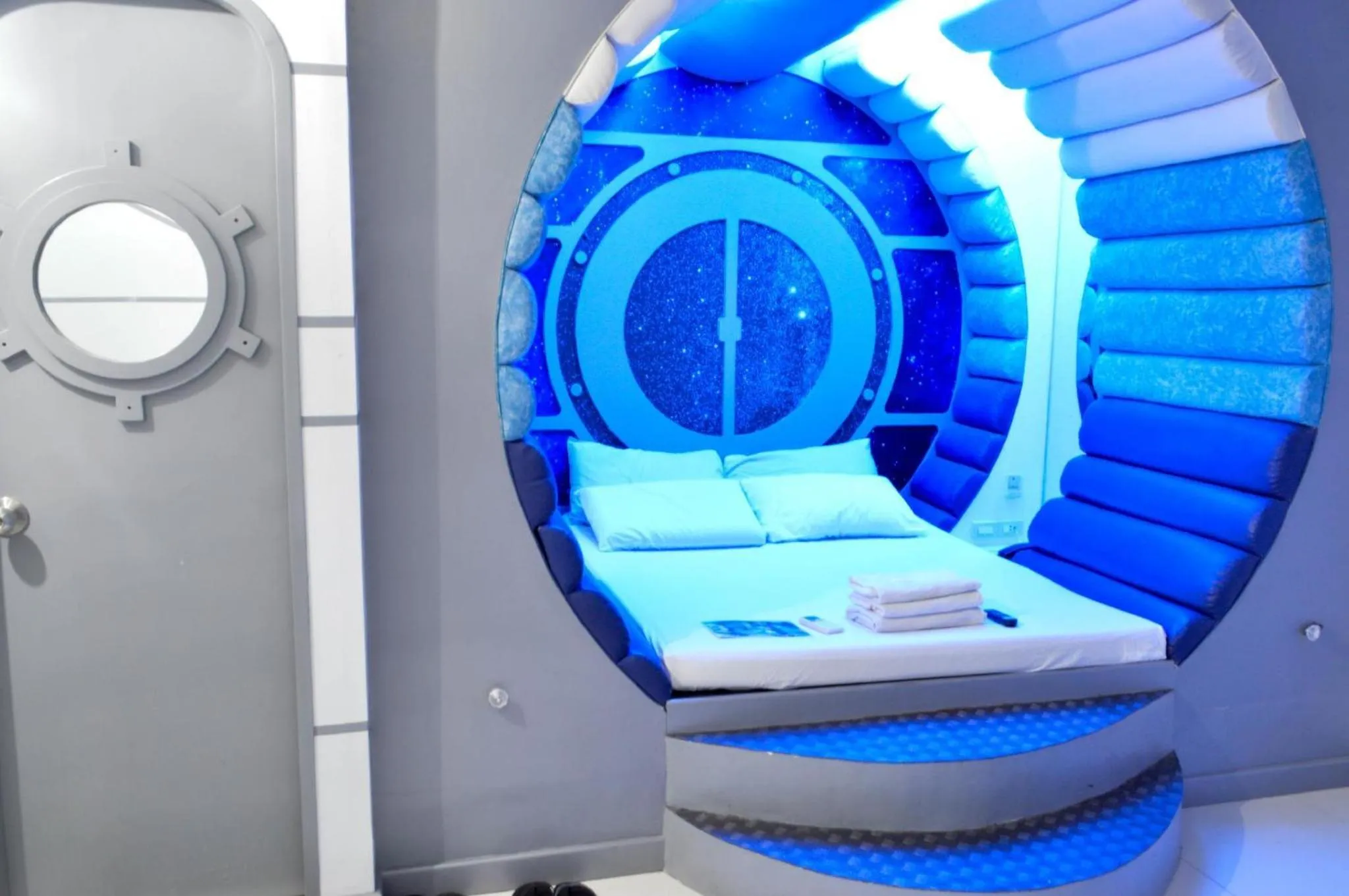 Bed in Astrotel Avenida