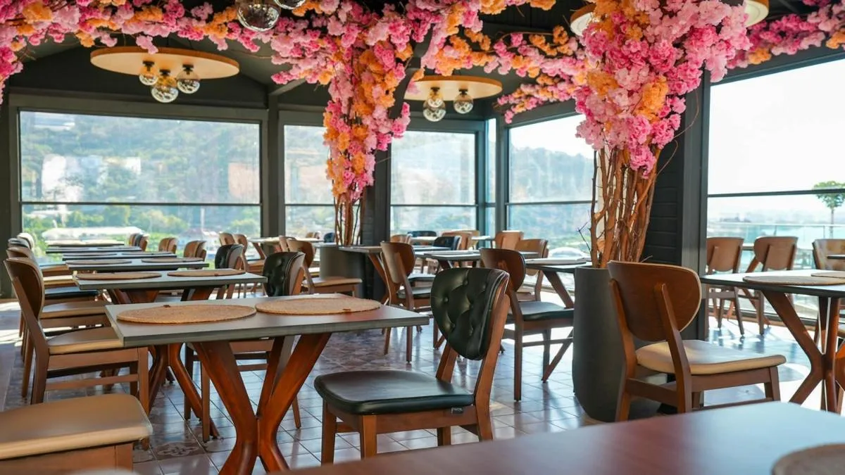 Restaurant/places to eat in Ada Port Hotel Adults Only