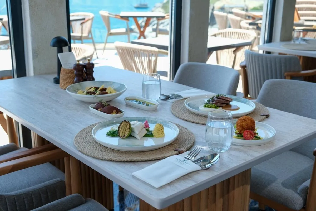 Restaurant/places to eat in Ada Port Hotel Adults Only