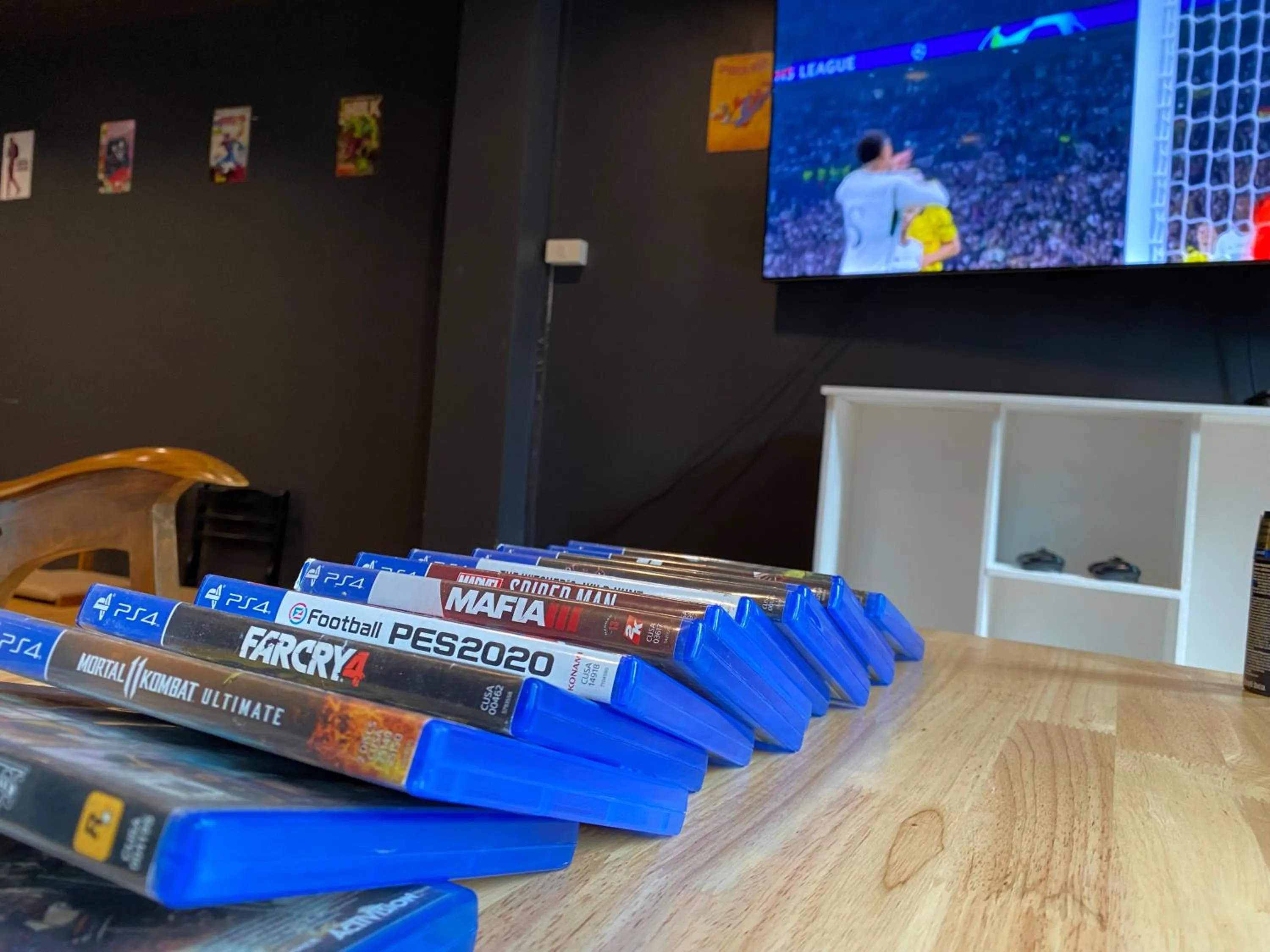 Communal lounge/ TV room in Bud Brew Beyond Dispensary and Hotel