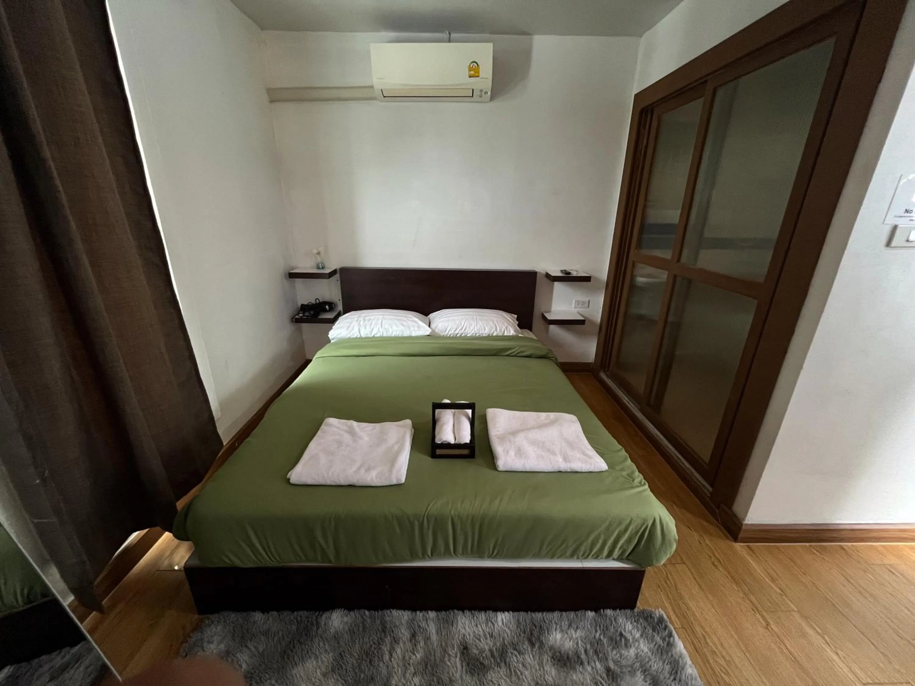 Bedroom, Bed in Bud Brew Beyond Dispensary and Hotel