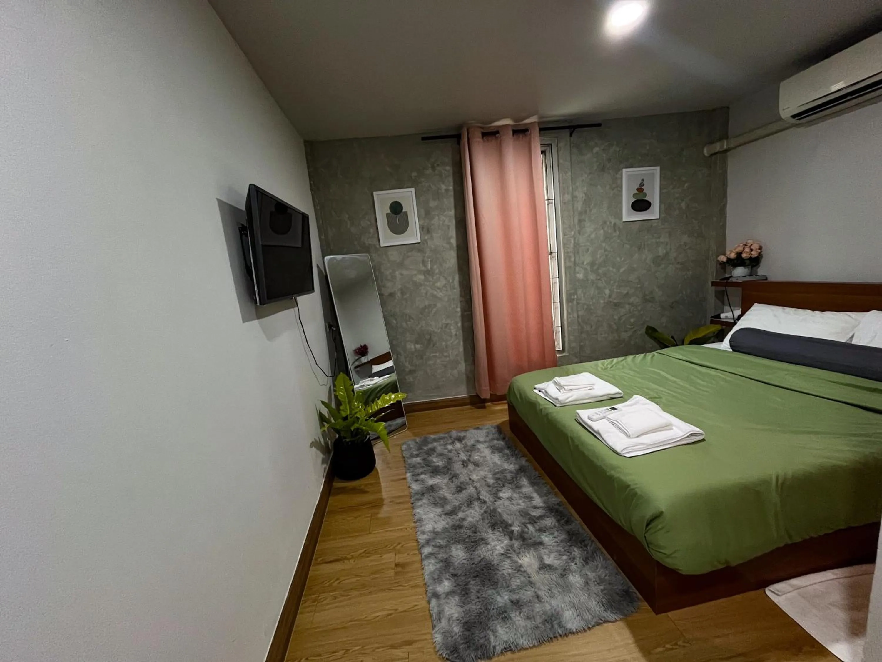 Bedroom, Bed in Bud Brew Beyond Dispensary and Hotel