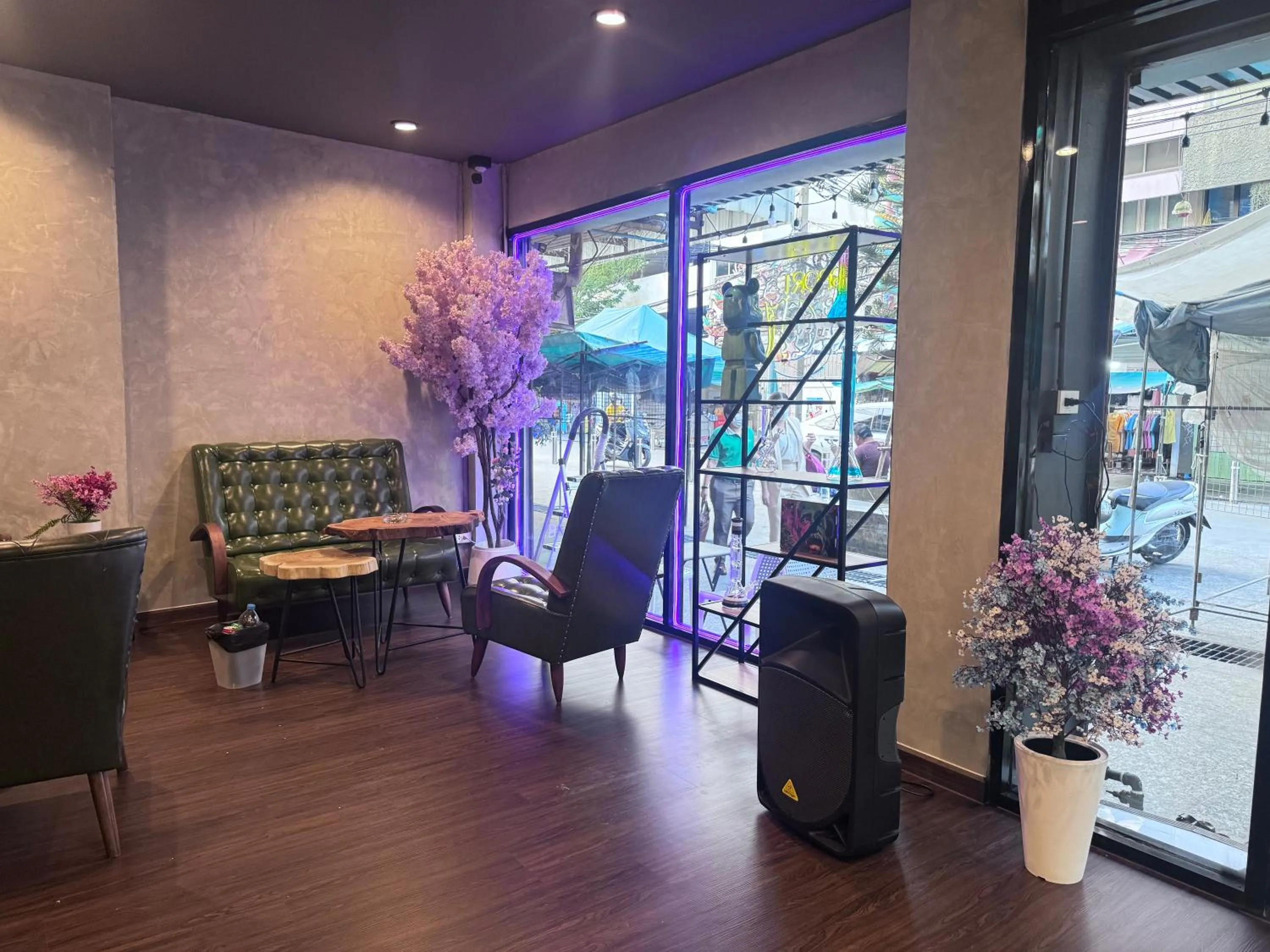 Living room in Bud Brew Beyond Dispensary and Hotel