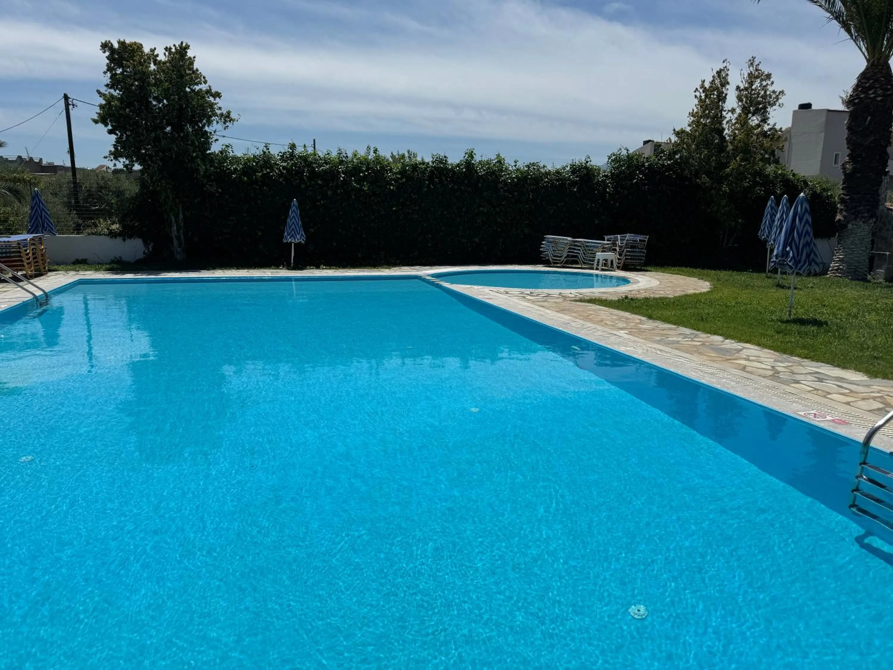 Swimming pool in Zac & Georgio Studios