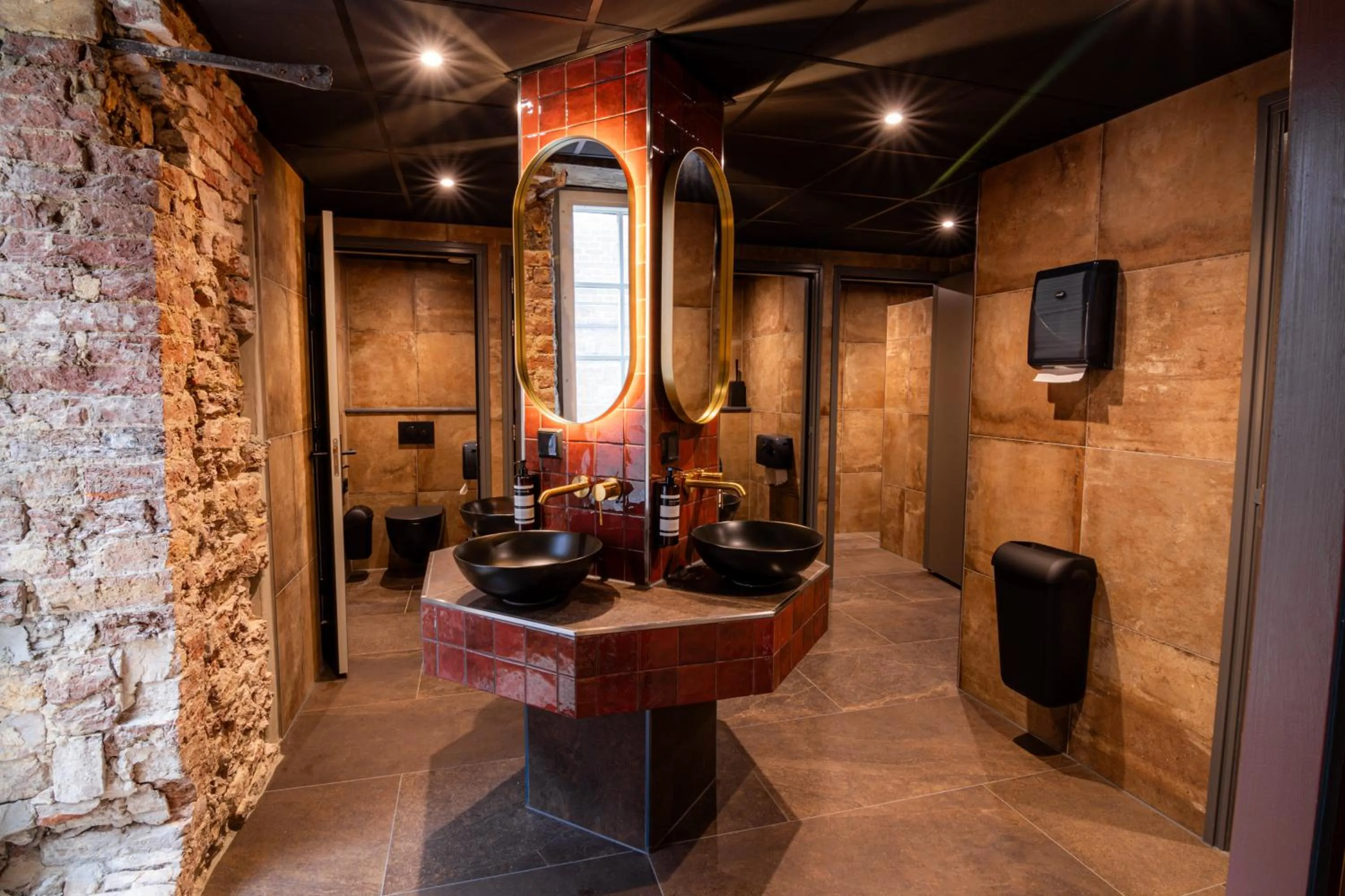 Bathroom in PJs Hostel