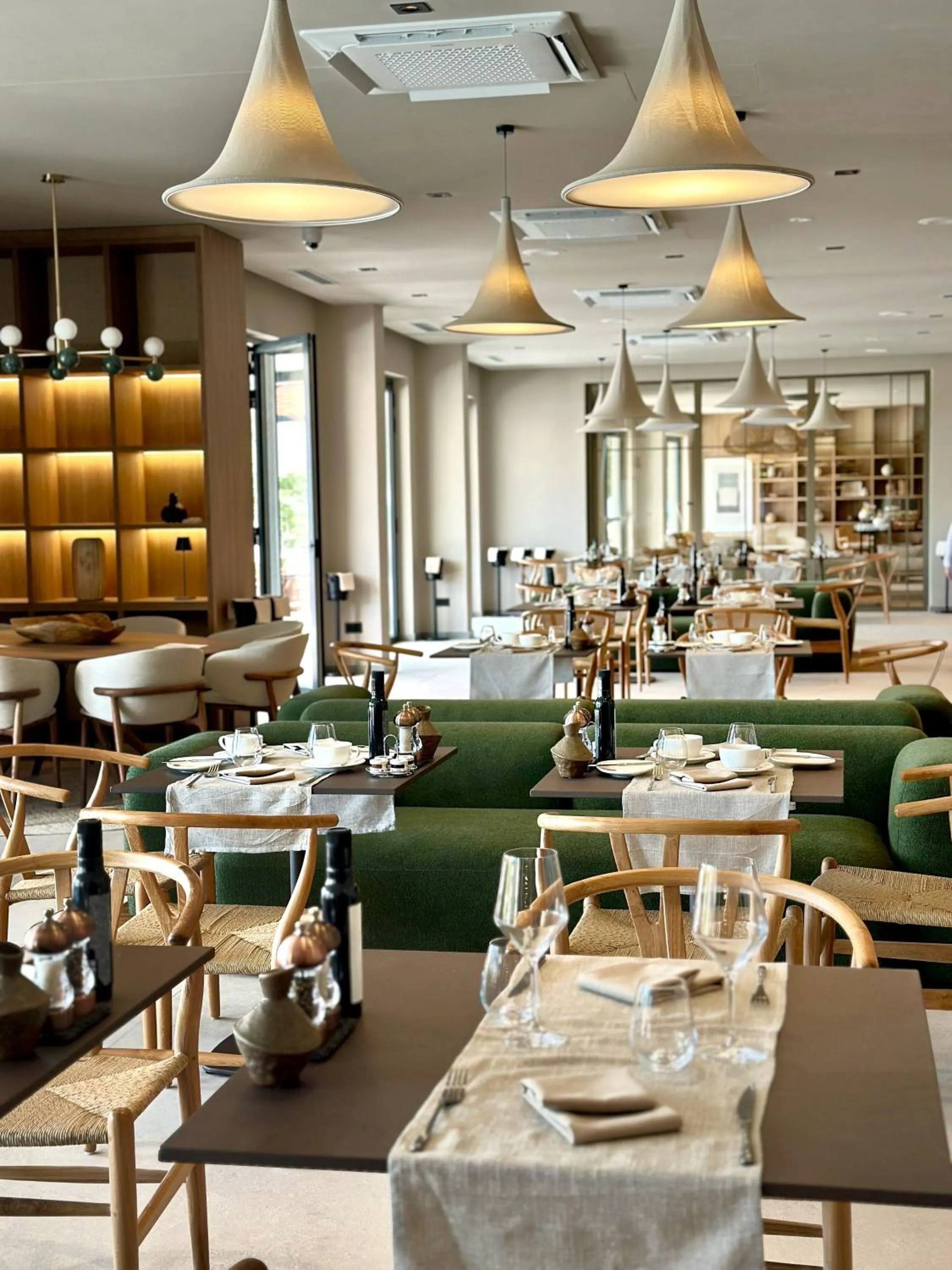 Restaurant/places to eat in Molum Hotel & Residences
