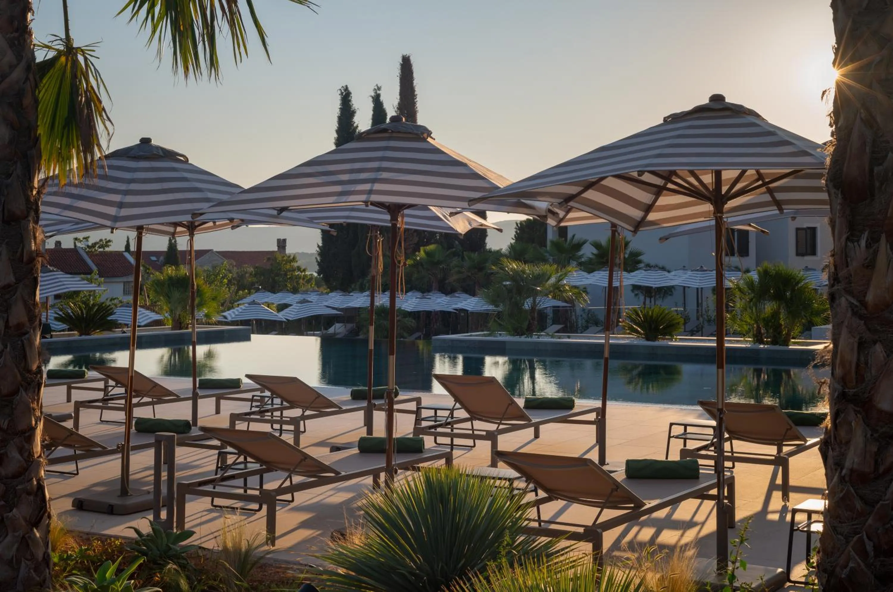 Swimming pool in Molum Hotel & Residences