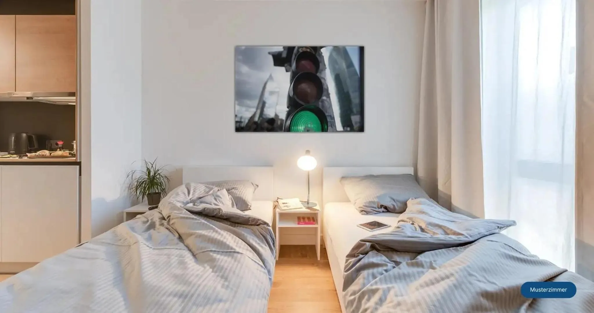 Photo of the whole room, Bed in smartments Frankfurt Airport