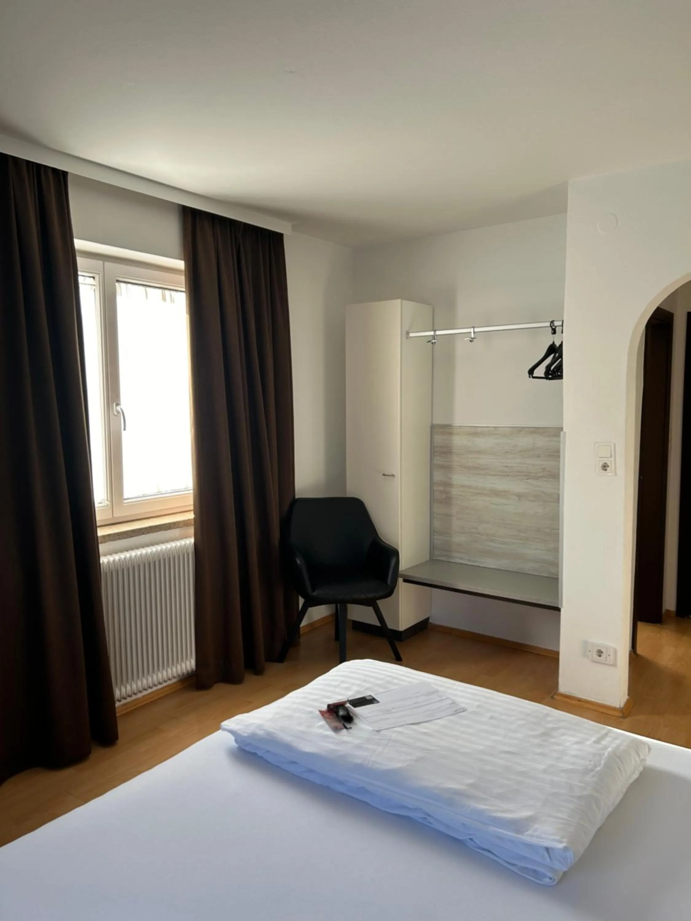 wardrobe, Bed in Hotel Berg