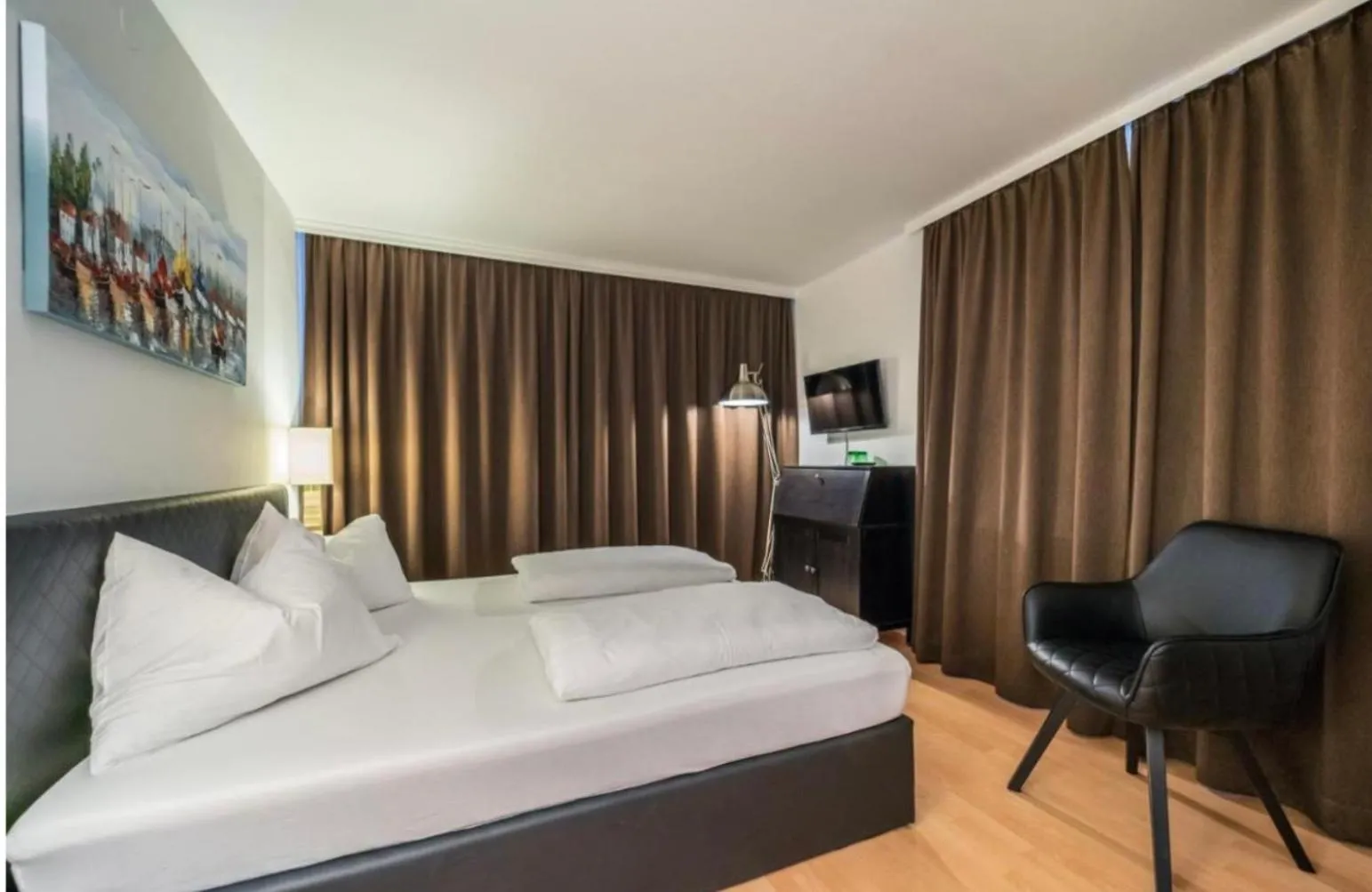 Photo of the whole room, Bed in Hotel Berg