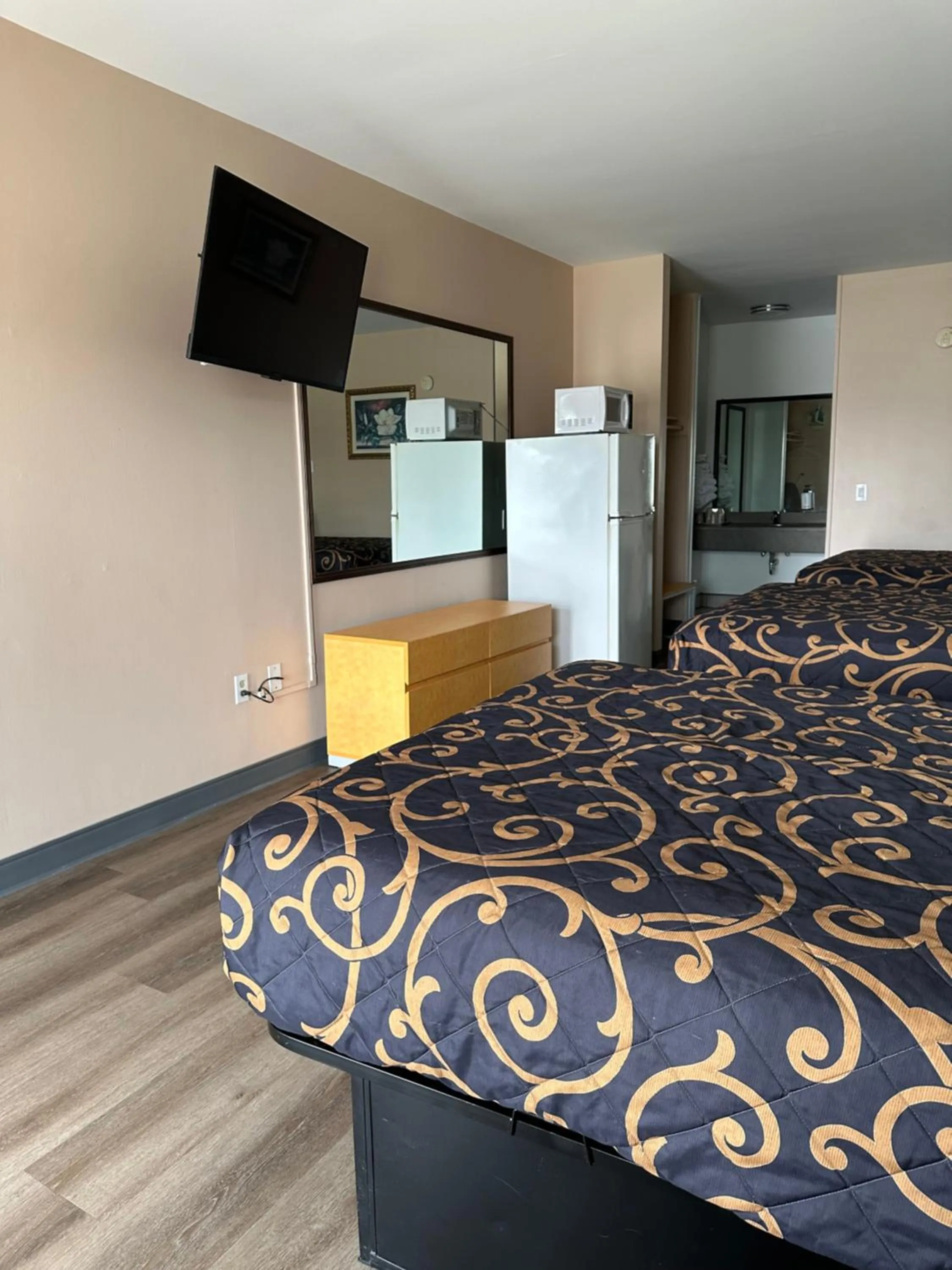 Bed in Security Inn and Suites