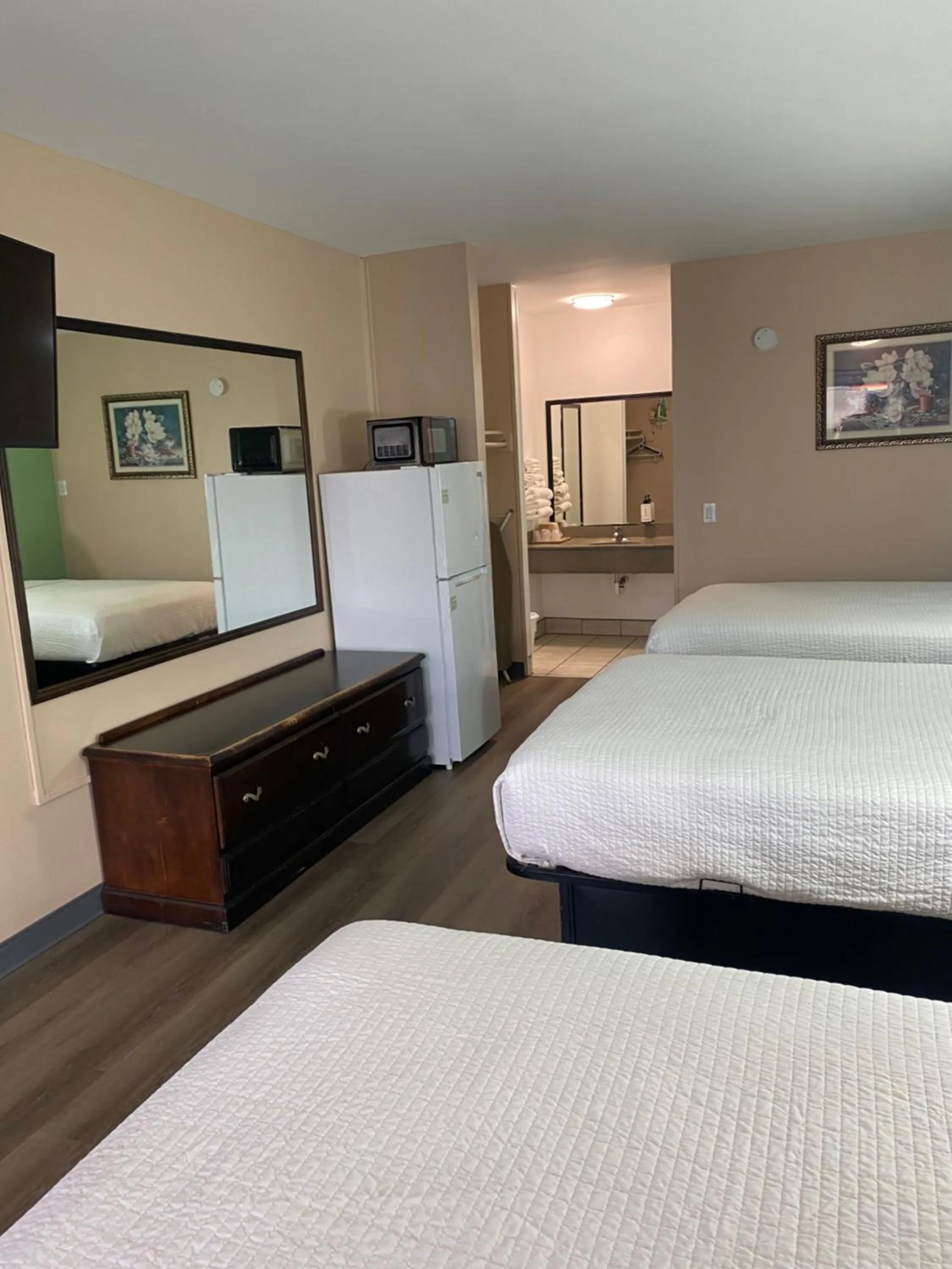 Bed in Security Inn and Suites