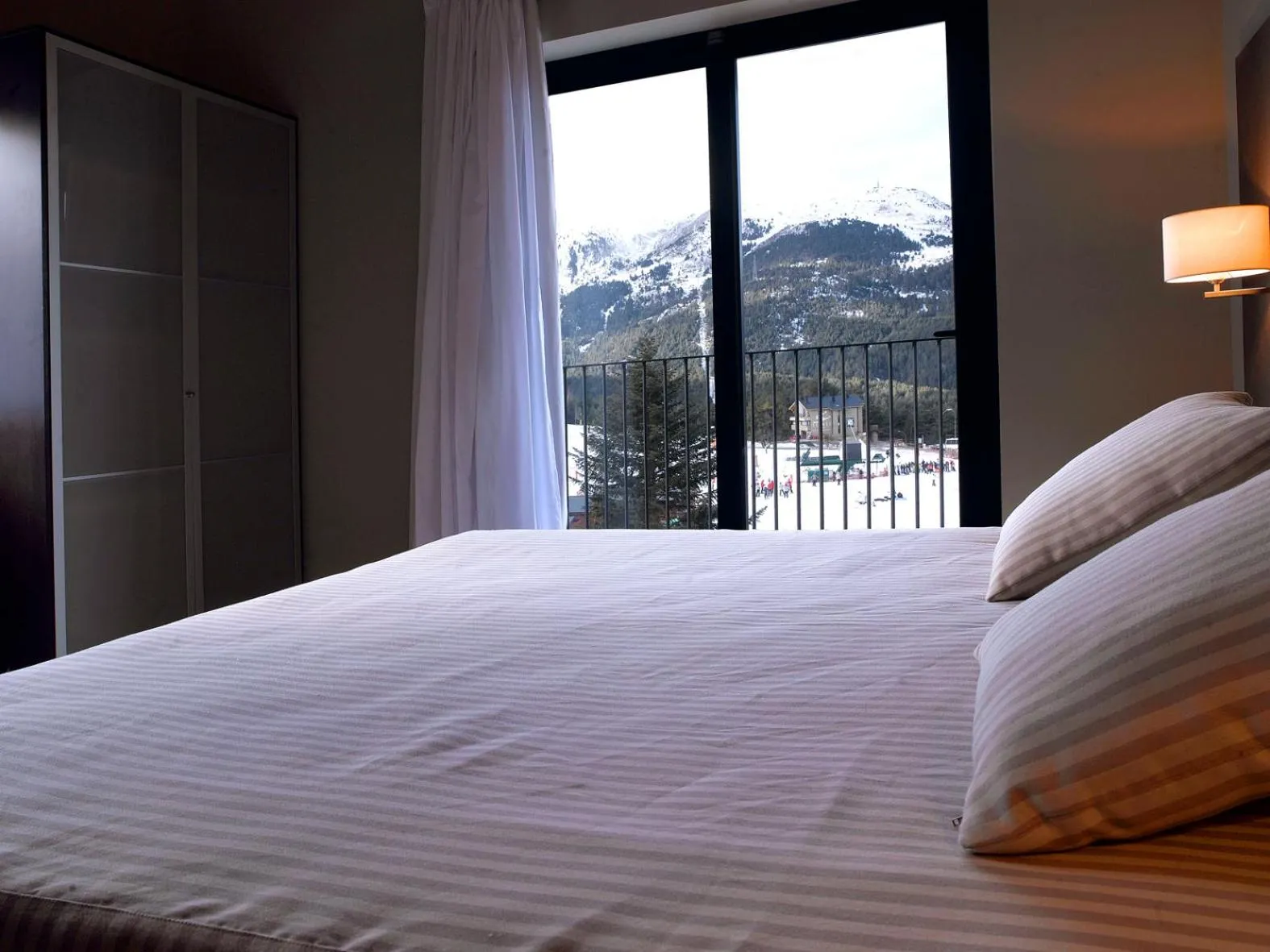 Photo of the whole room, Bed in HG La Molina