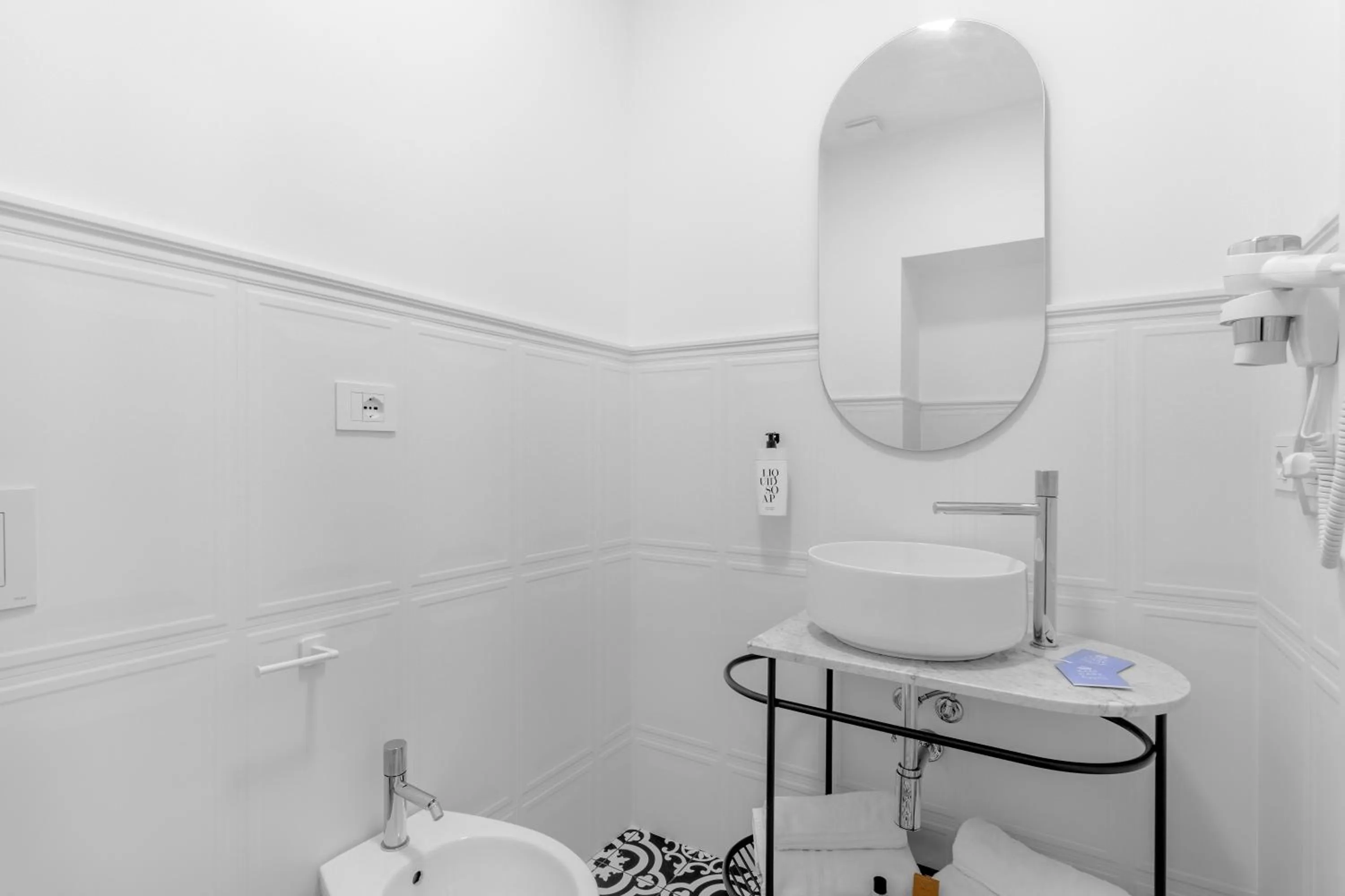 Toilet in Montello Suites Foresteria Lombarda