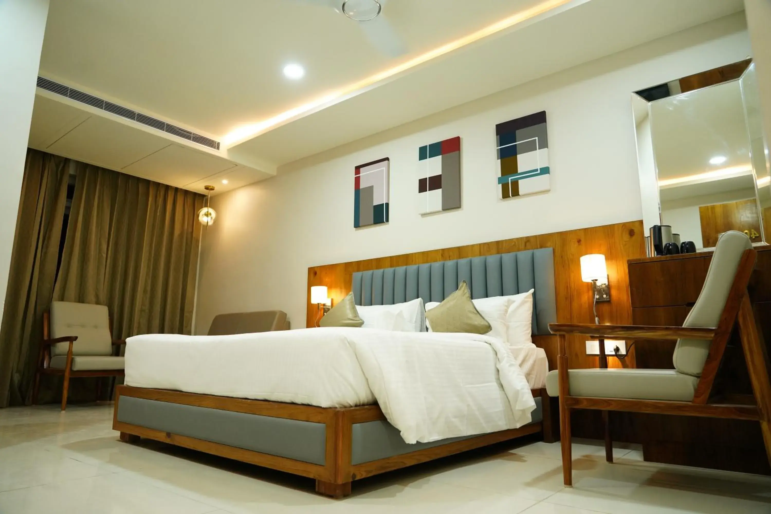 Superior King Room - single occupancy in Hotel Pasupala Inn Superior King Room - single occupancy in Hotel Pasupala Inn