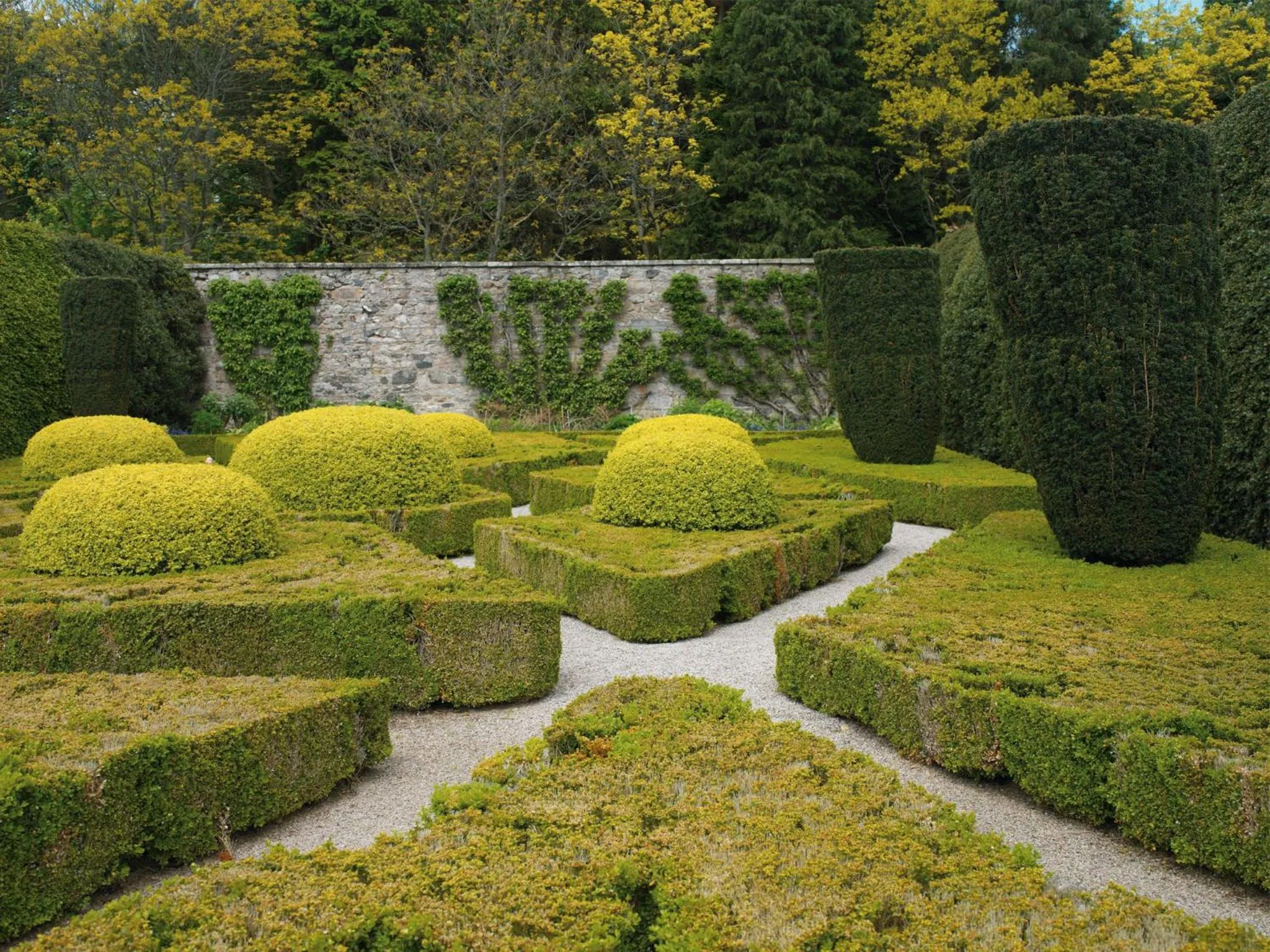 Garden in Macdonald Pittodrie House