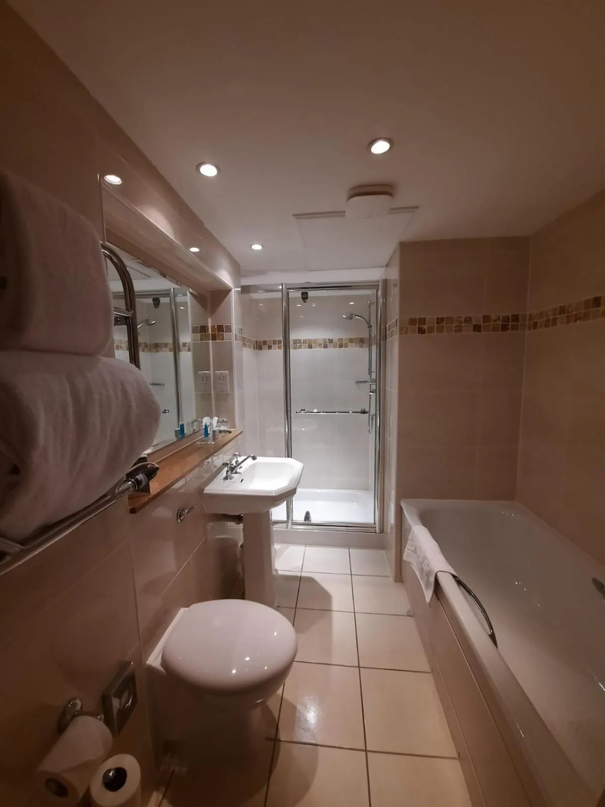 Shower in Macdonald Pittodrie House