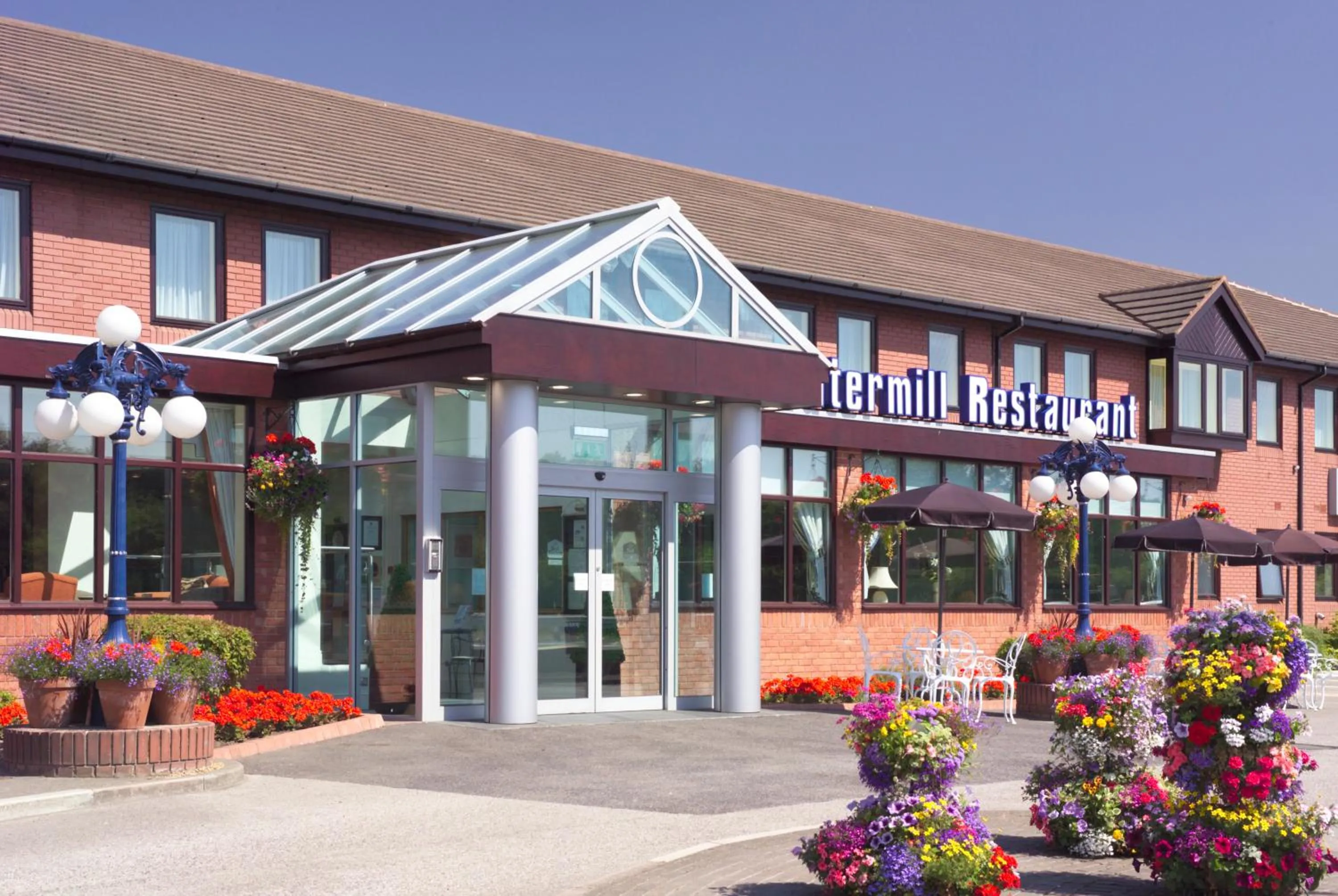 Facade/entrance in Best Western Plus Milford Hotel