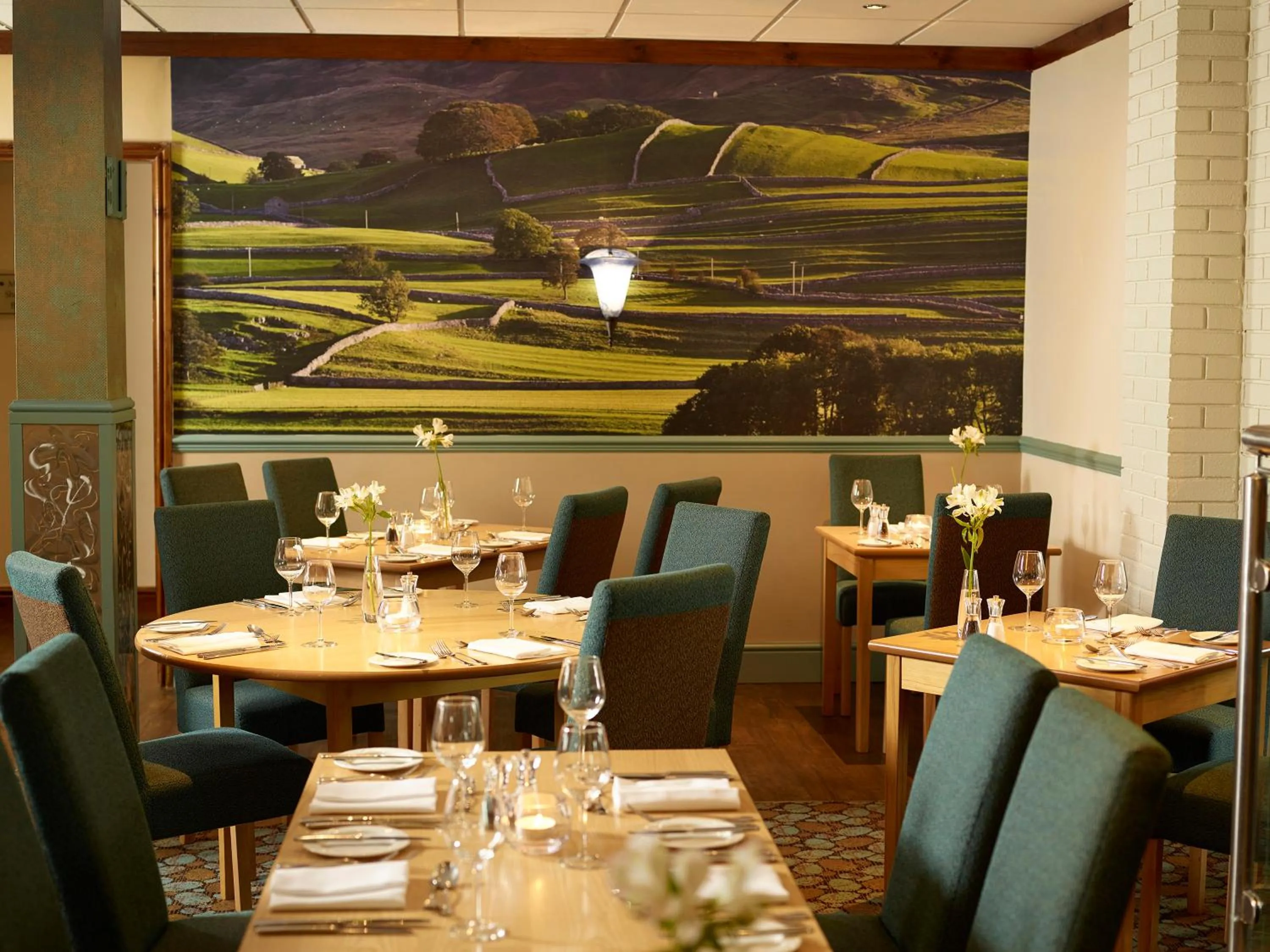 Dining area in Best Western Plus Milford Hotel